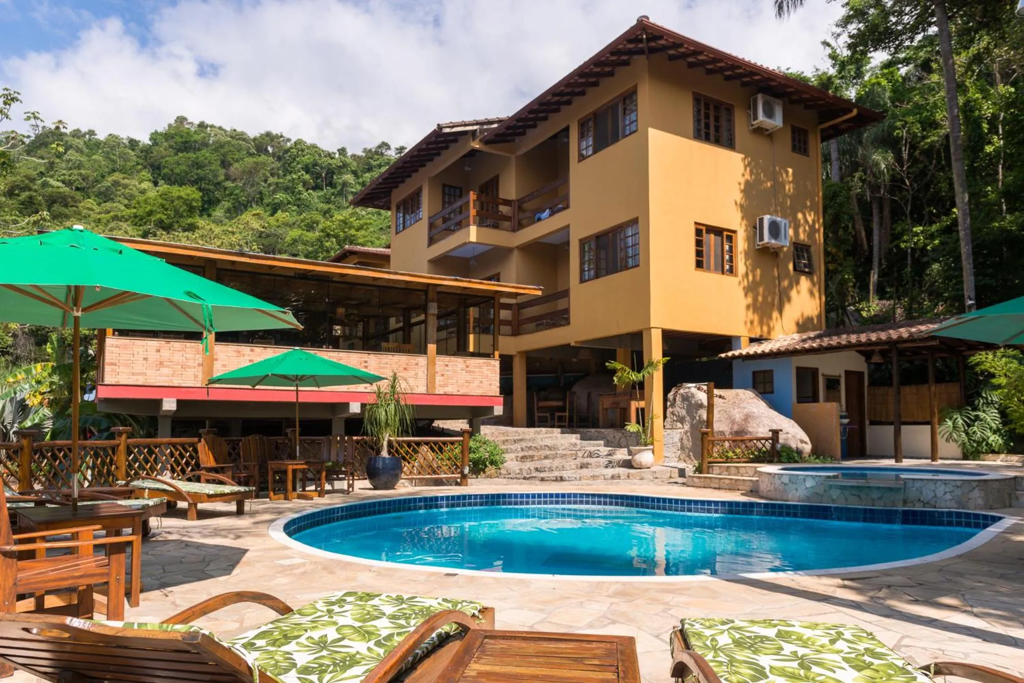 Swimming pool in Pousada Ilhote da Prainha