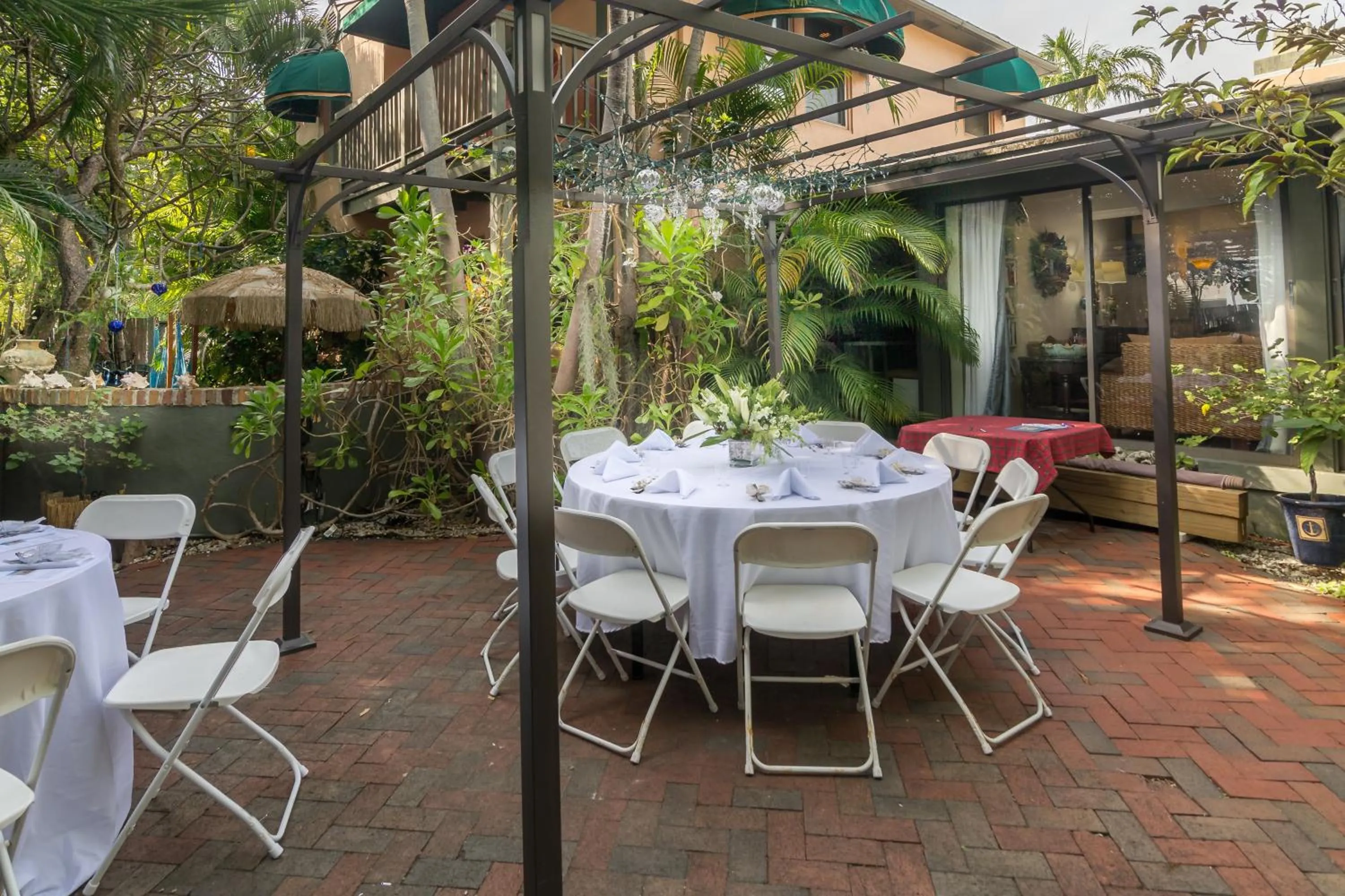 Property building in Suite Dreams Inn by the Beach