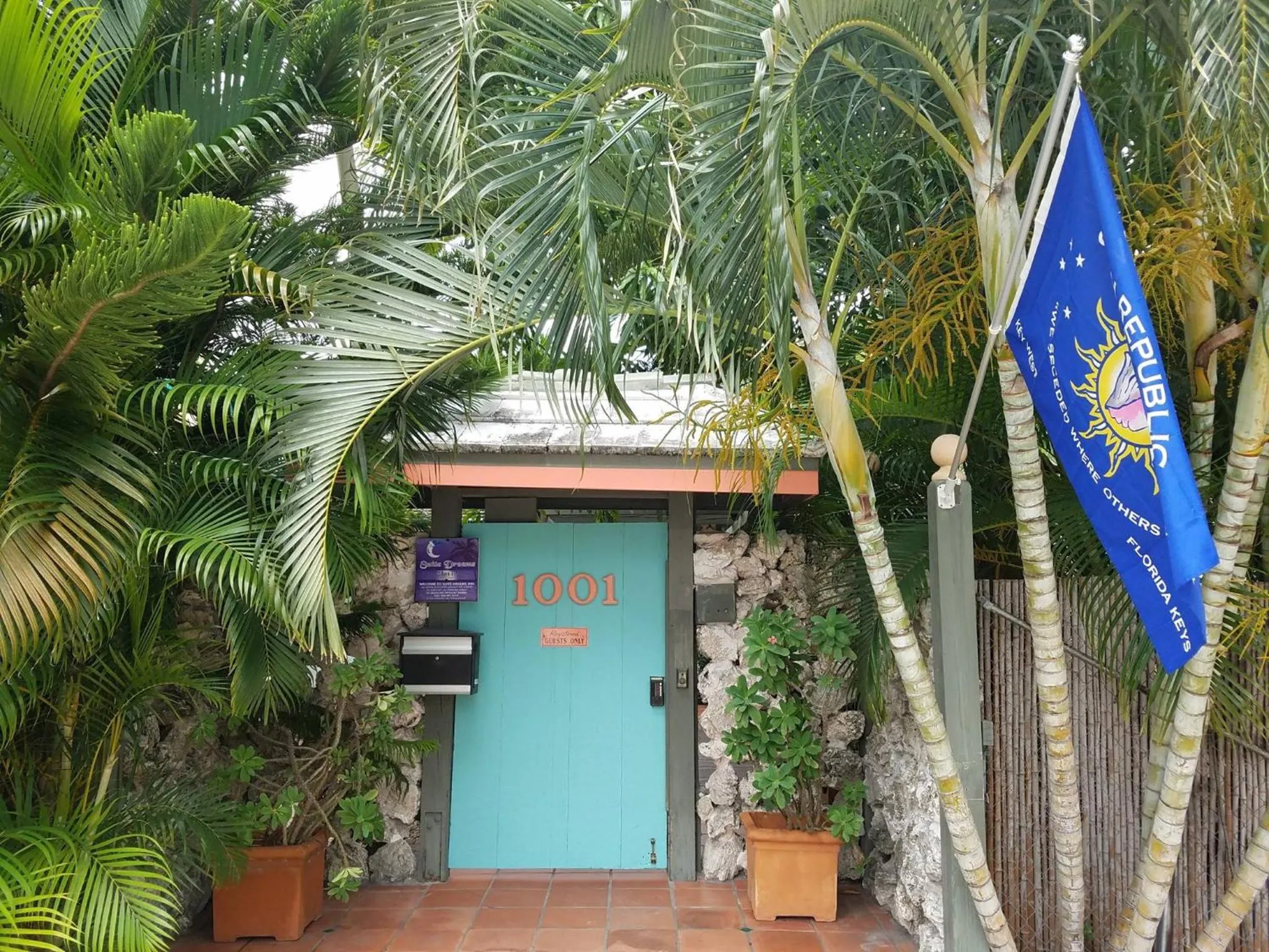 Property building in Suite Dreams Inn by the Beach