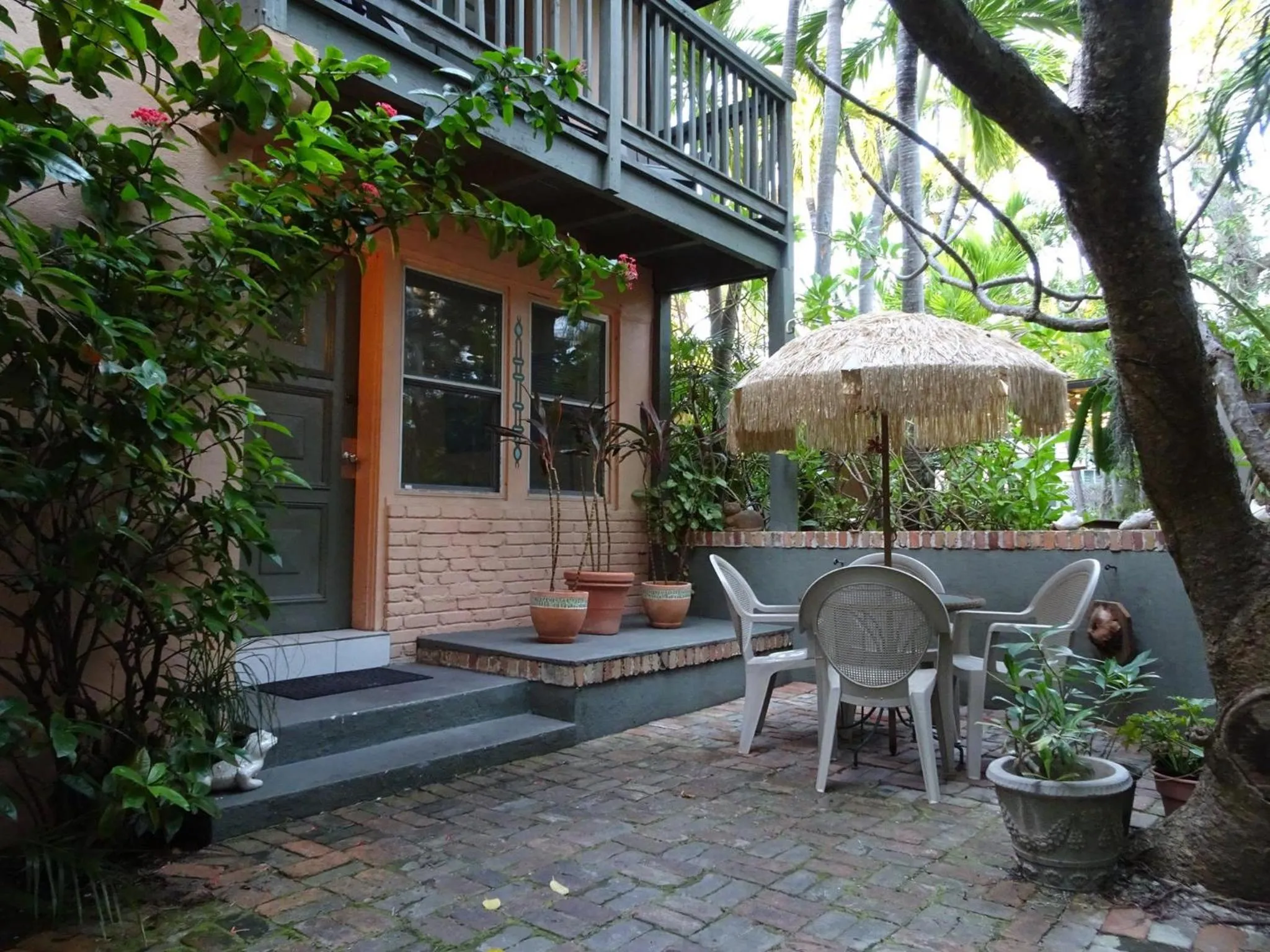 Property building in Suite Dreams Inn by the Beach