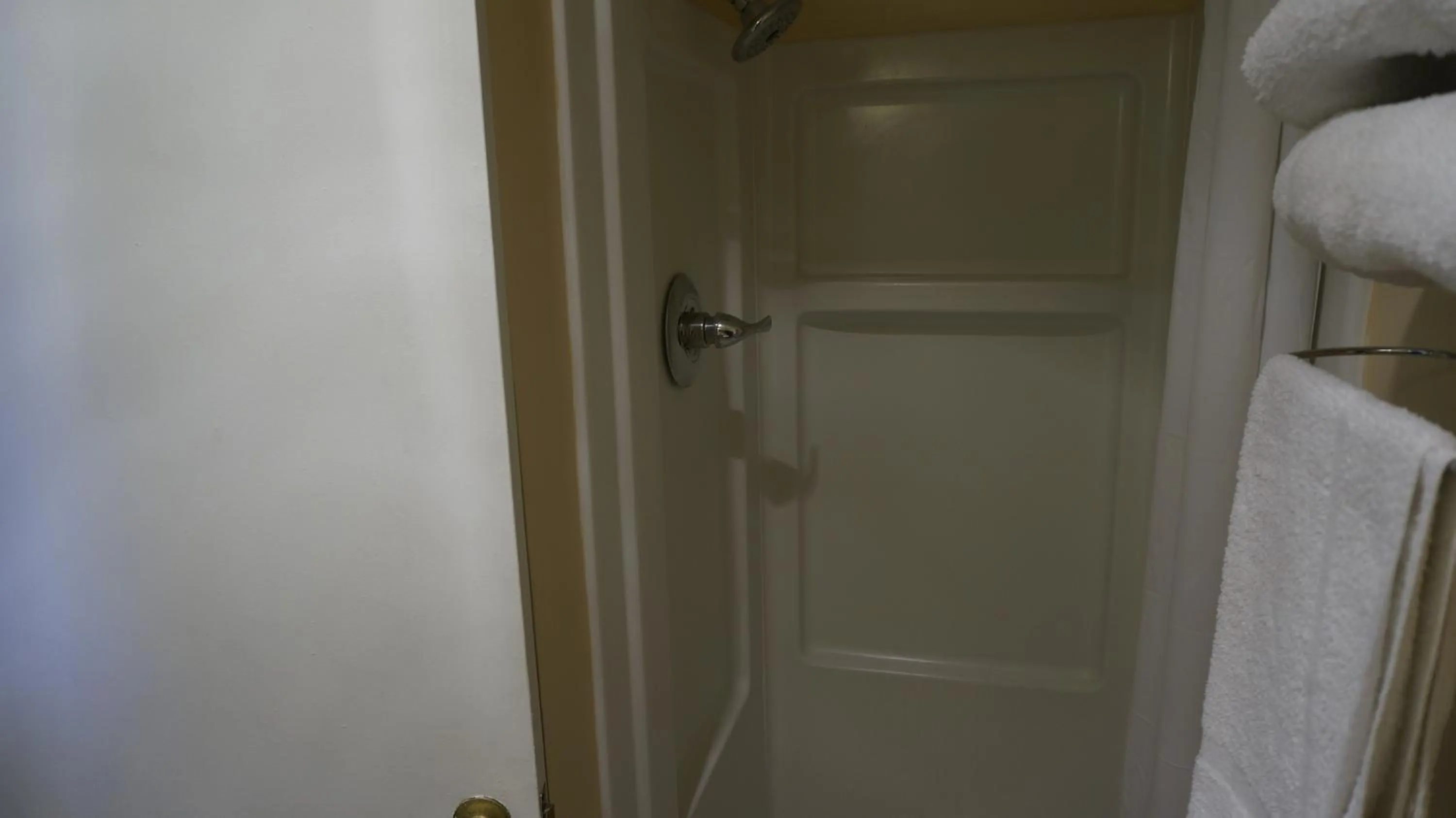 Bathroom in Budget Inn Malvern