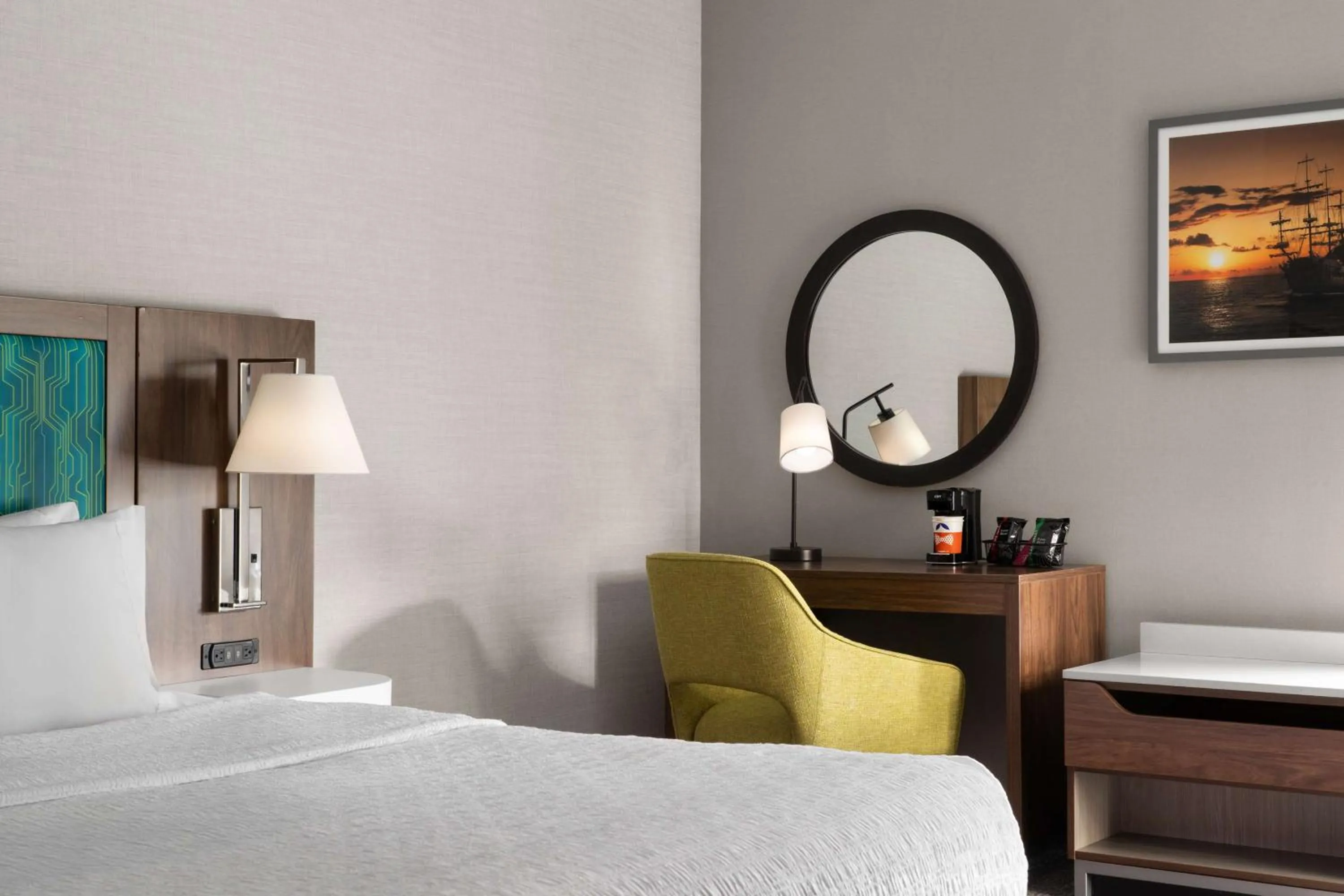 Bedroom, Bed in Hampton Inn Sturbridge