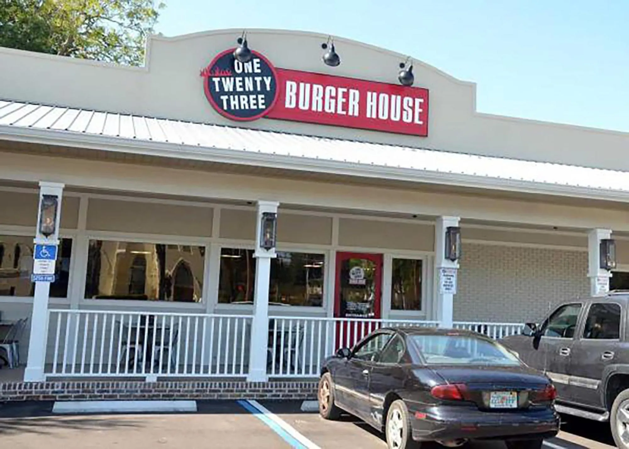 Restaurant/places to eat in Historic Luxury Two Bedroom Apartment