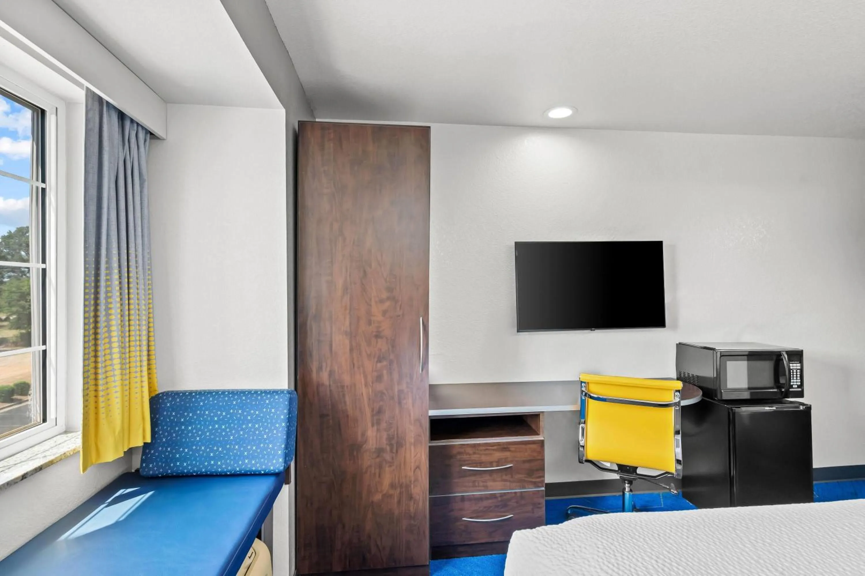 Bed in Microtel Inn & Suites by Wyndham Searcy