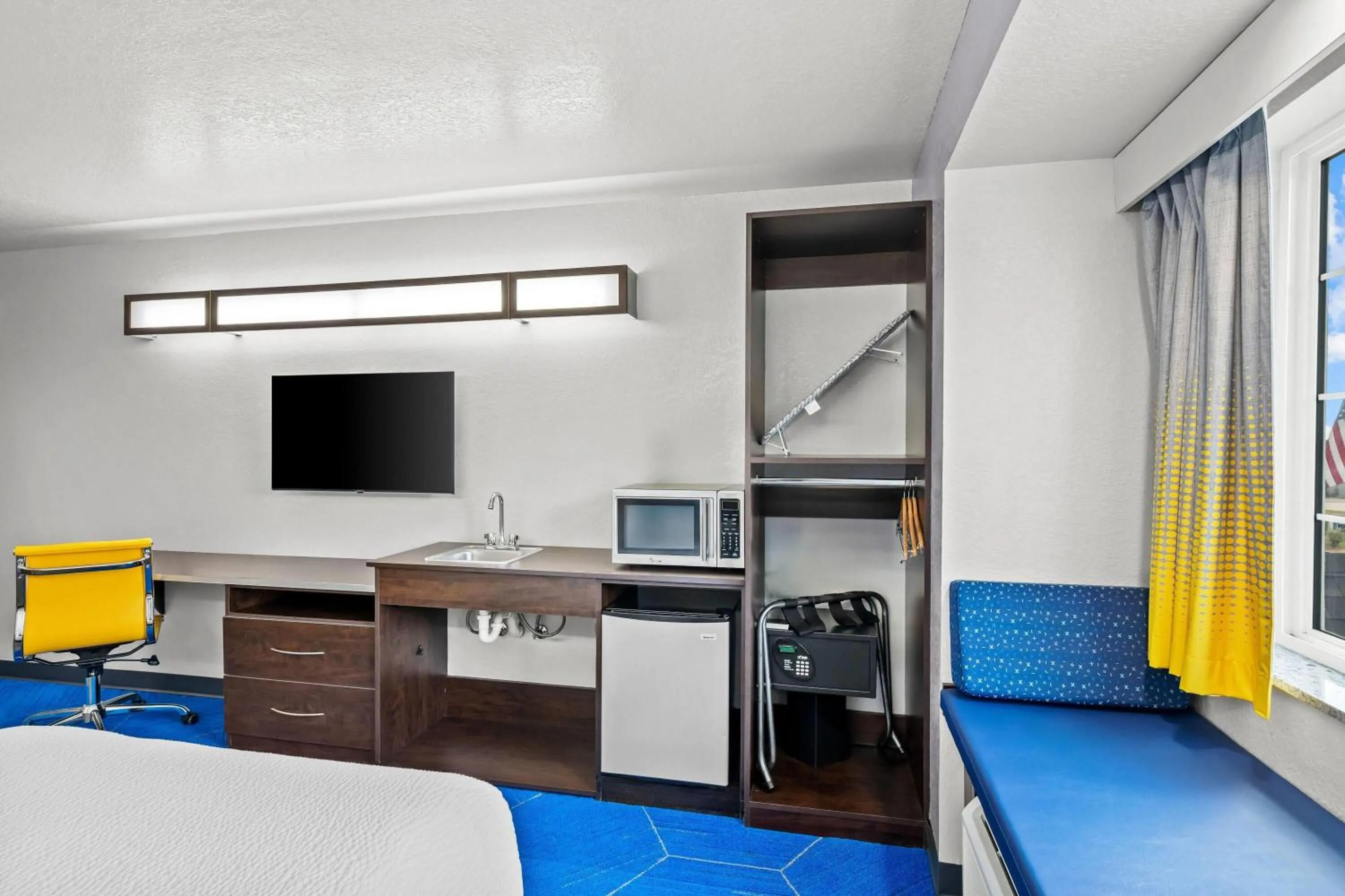 Photo of the whole room, Bed in Microtel Inn & Suites by Wyndham Searcy