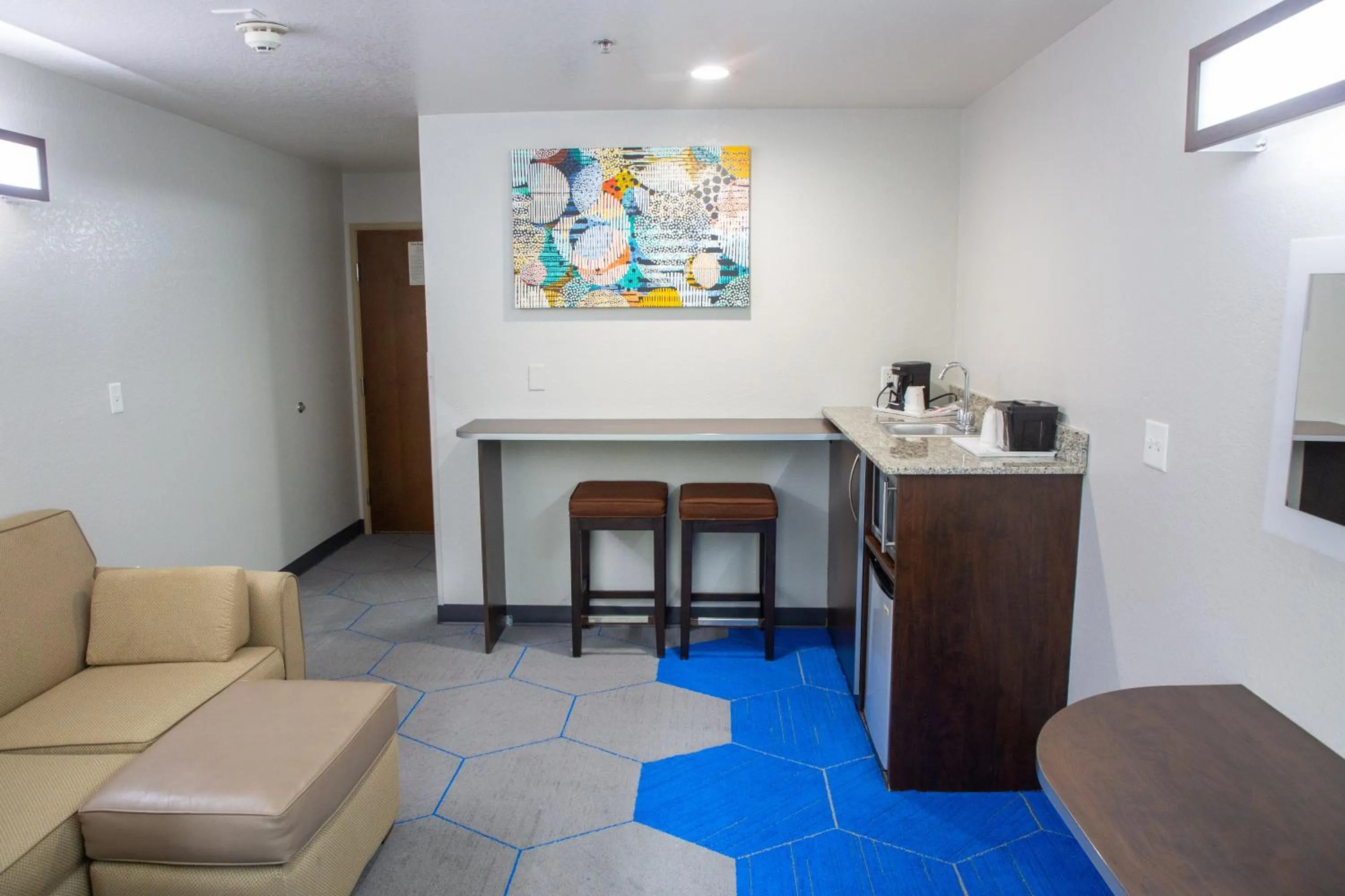 Seating area in Microtel Inn & Suites by Wyndham Searcy