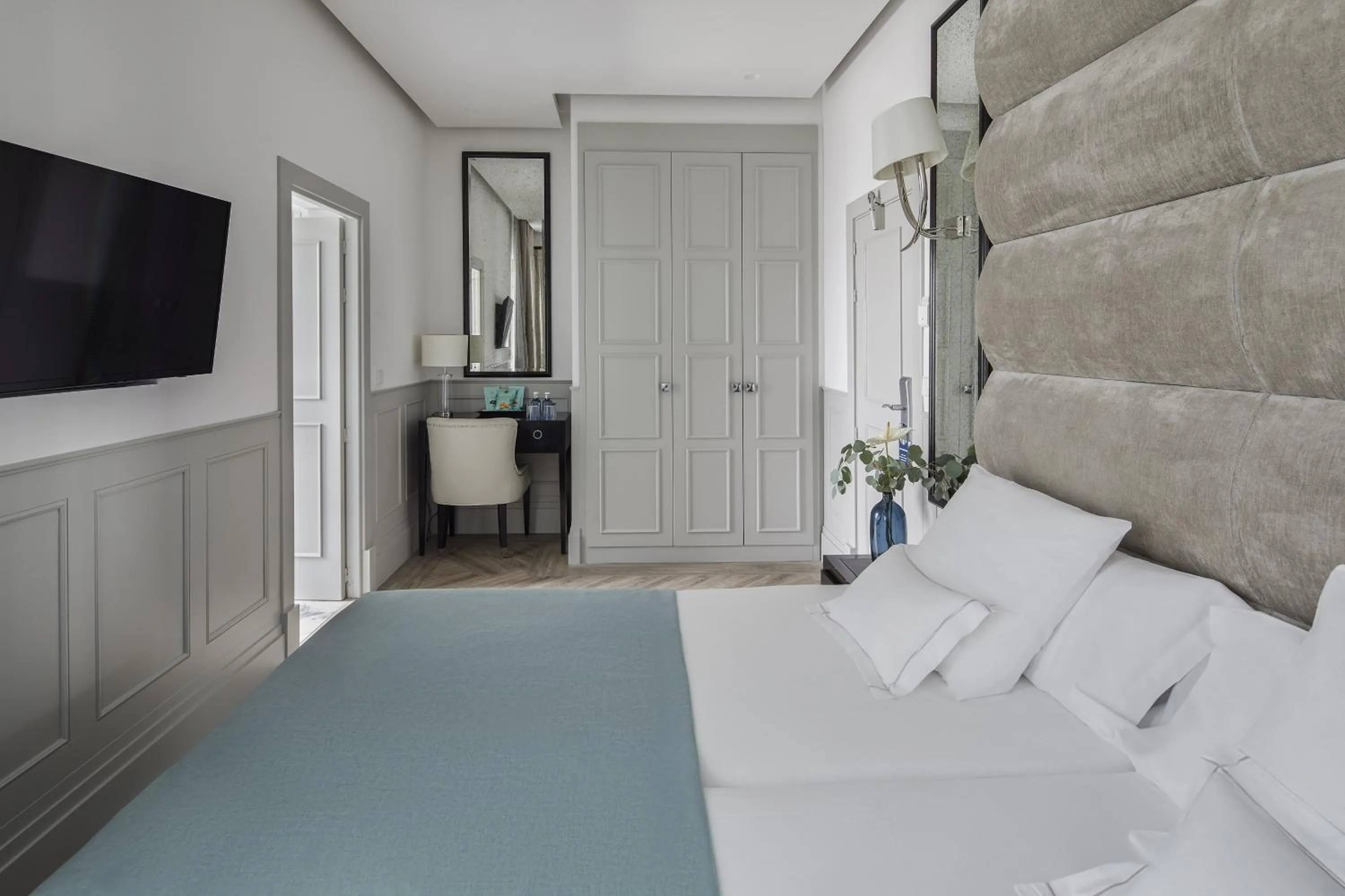 Bedroom, Bed in Hotel MiM Ibiza & Spa - Adults Only