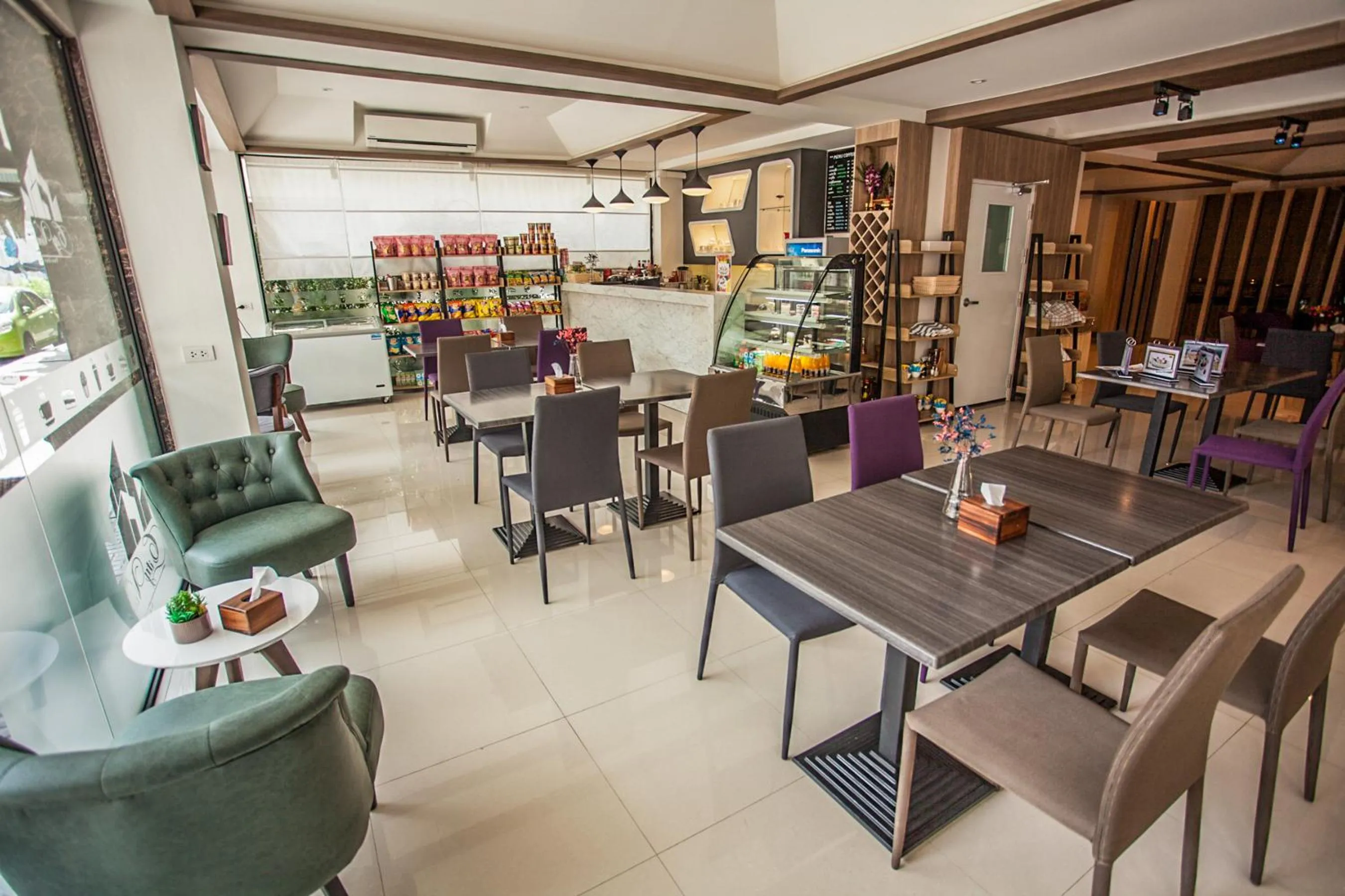 Restaurant/places to eat in City View Residence