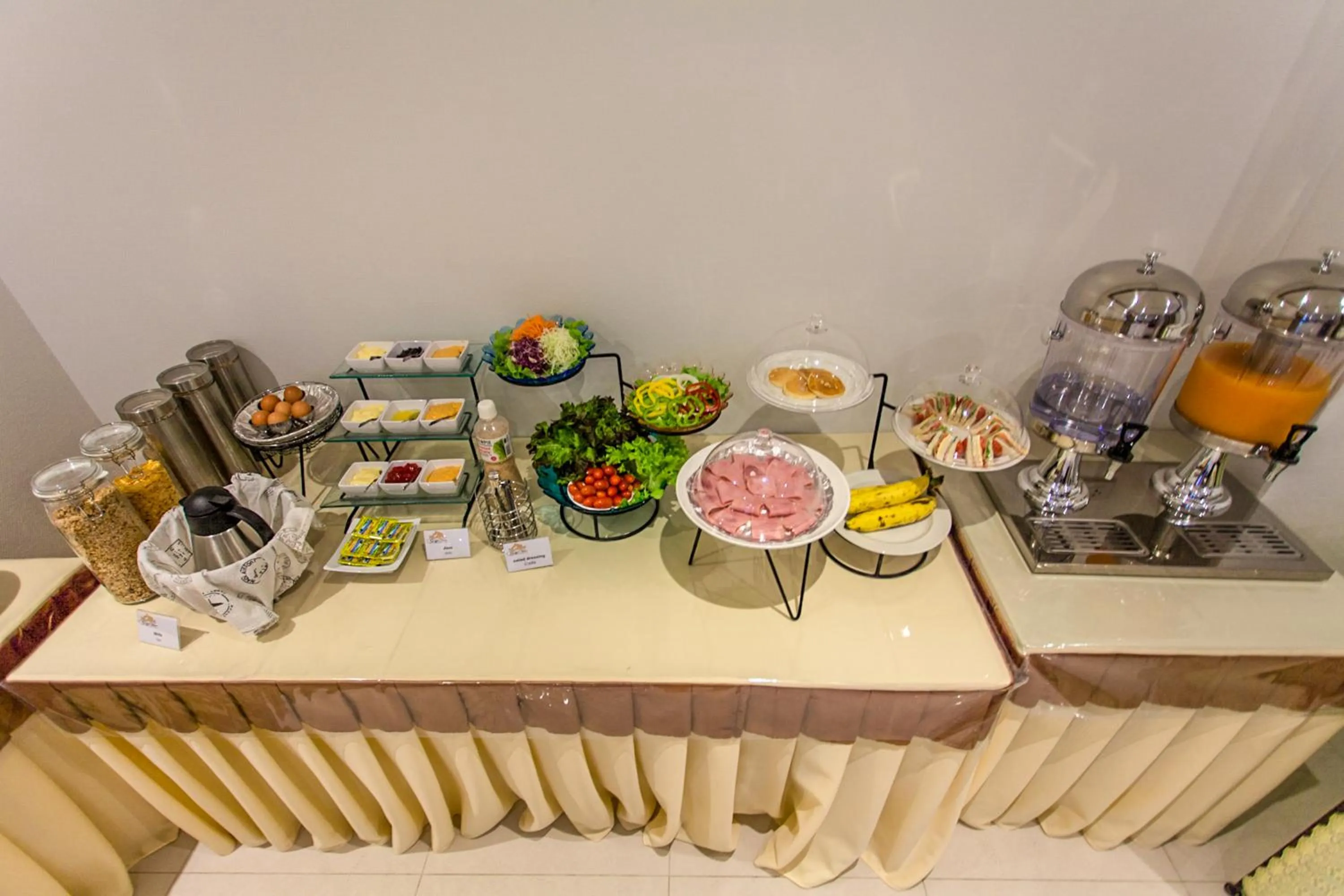 Restaurant/places to eat in City View Residence