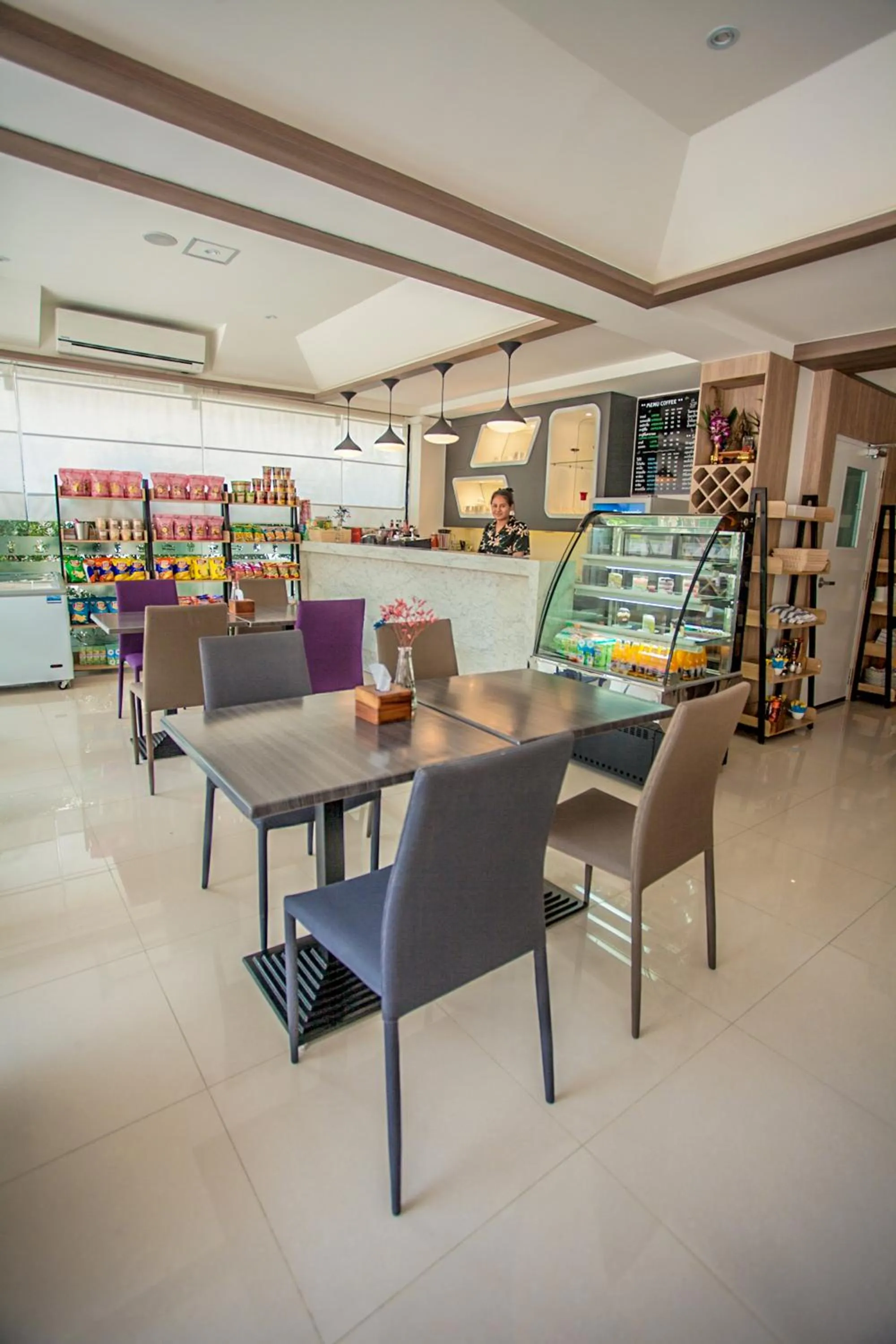 Restaurant/places to eat in City View Residence