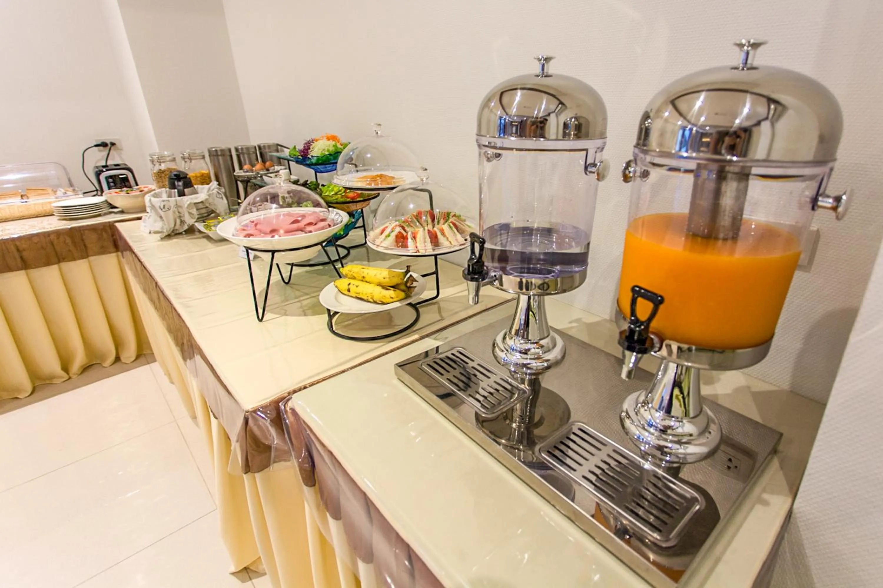 Restaurant/places to eat in City View Residence