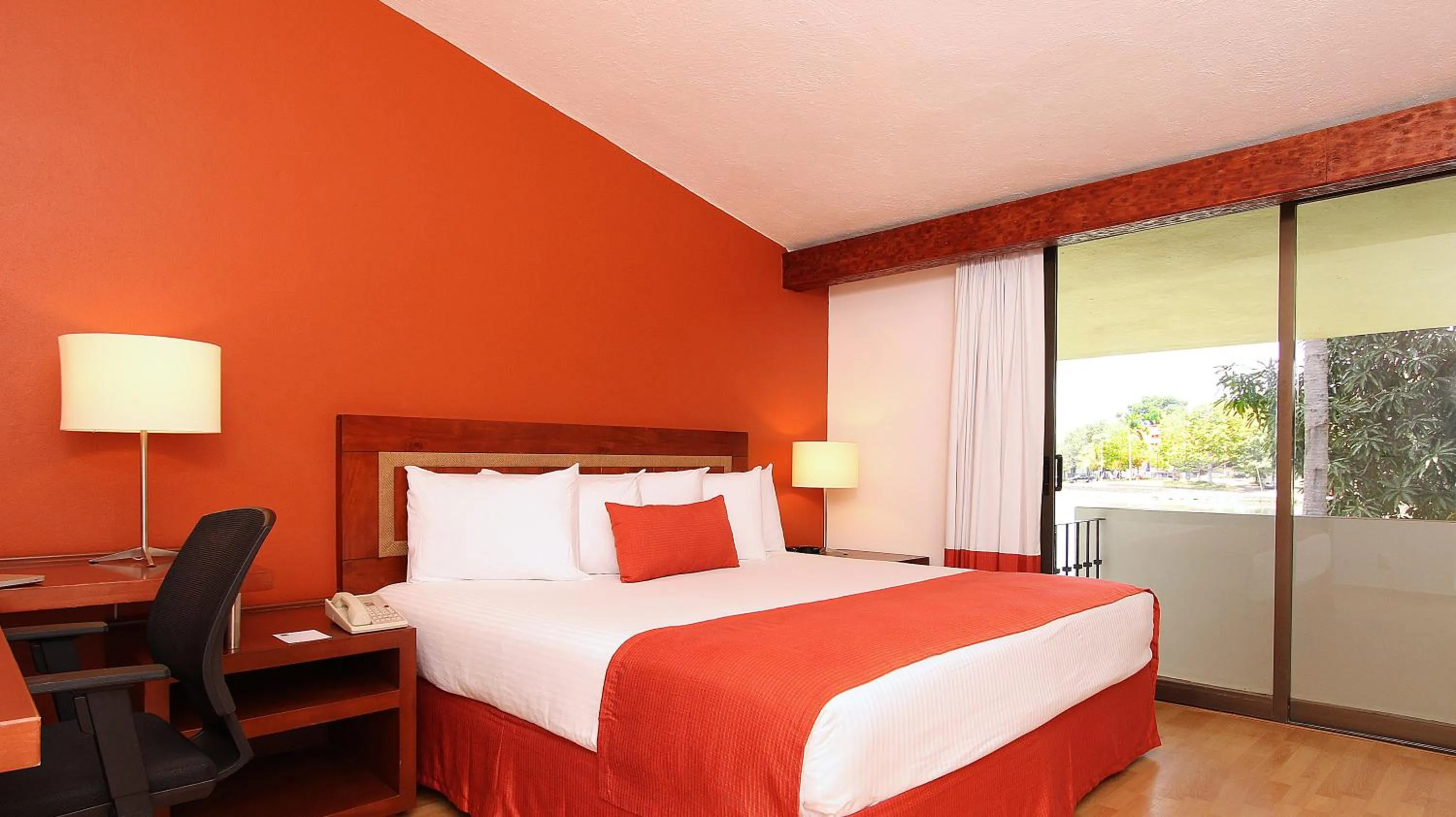 Photo of the whole room, Bed in Fiesta Inn Villahermosa Cencali