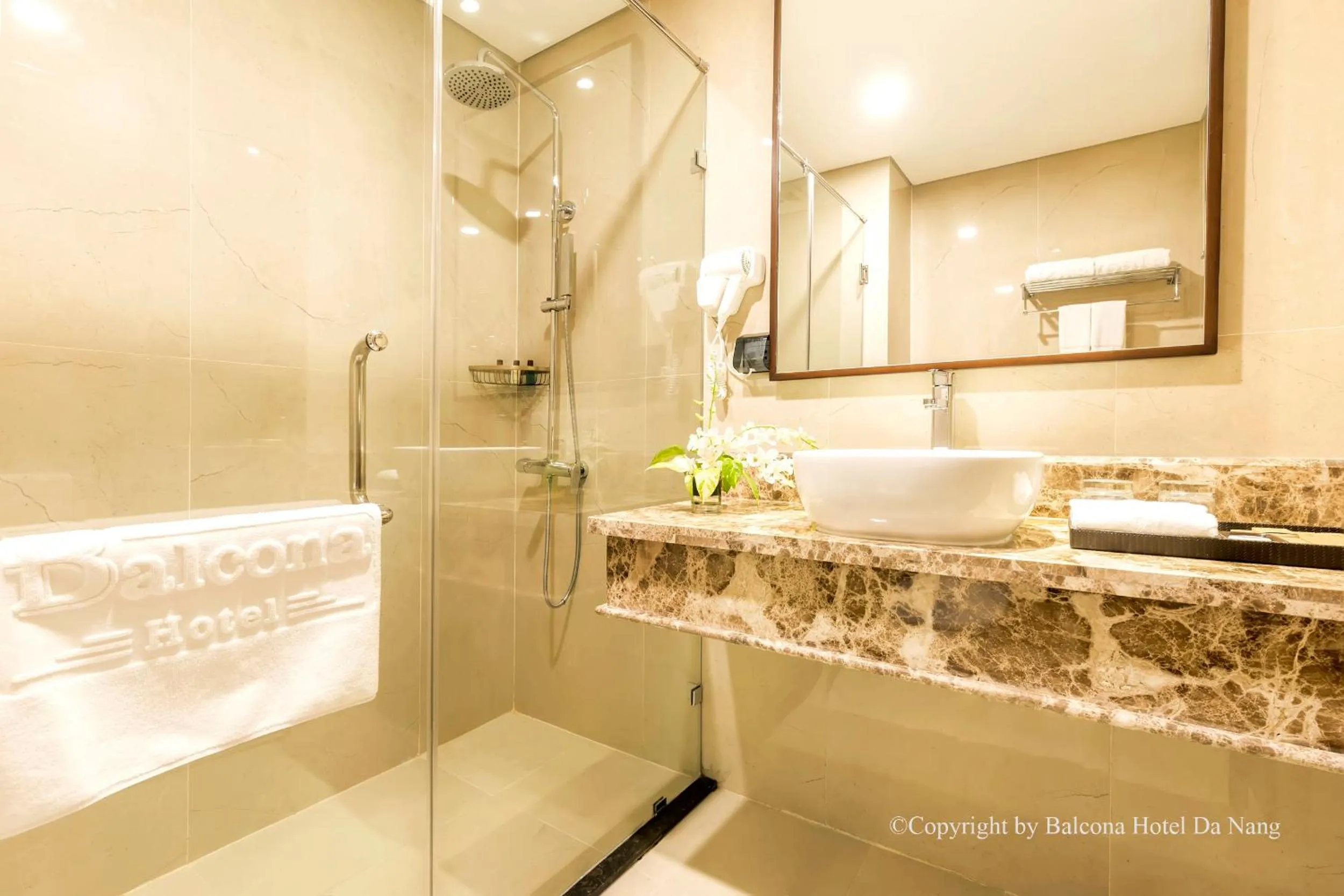 Bathroom in Balcona Hotel Da Nang