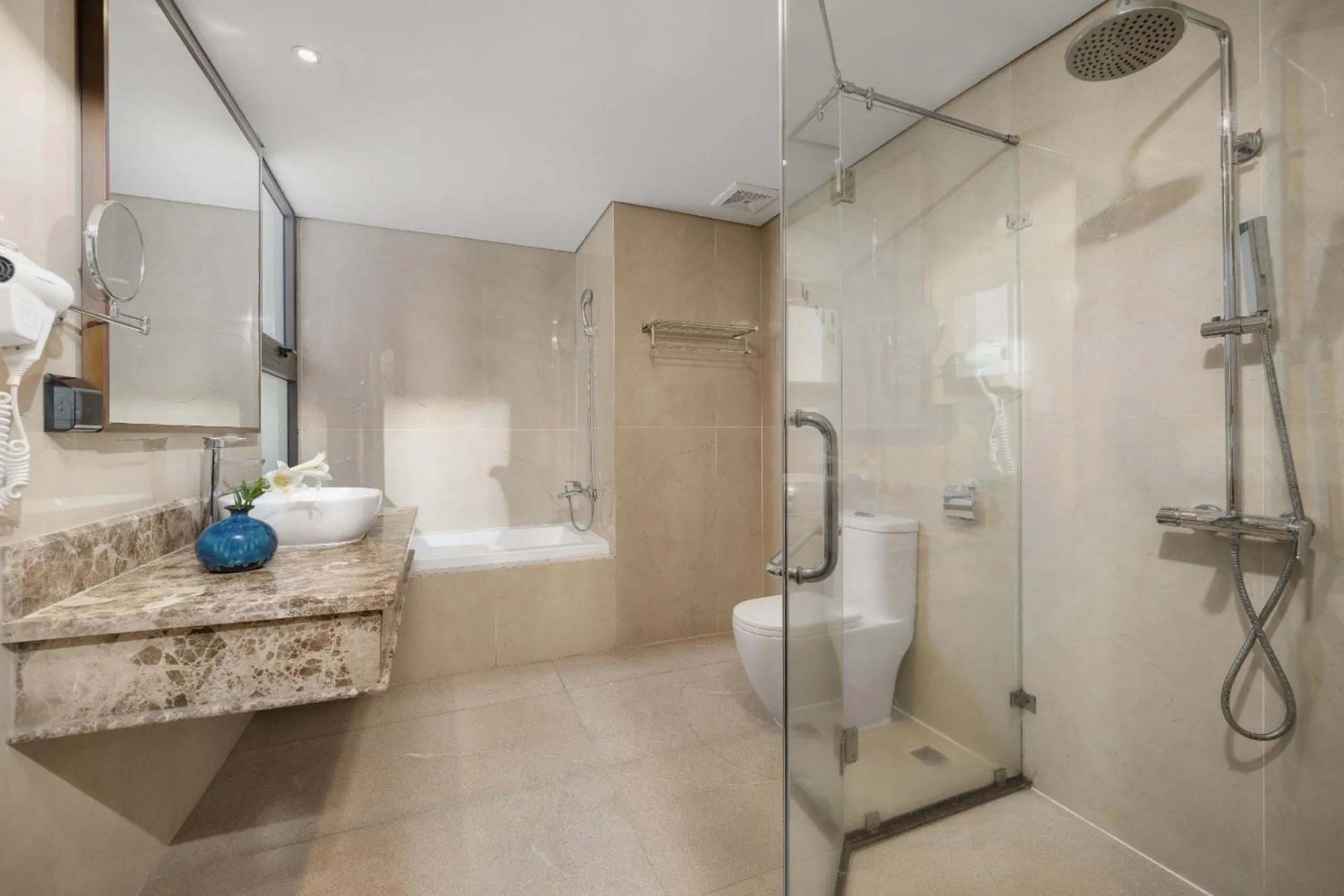 Shower in Balcona Hotel Da Nang