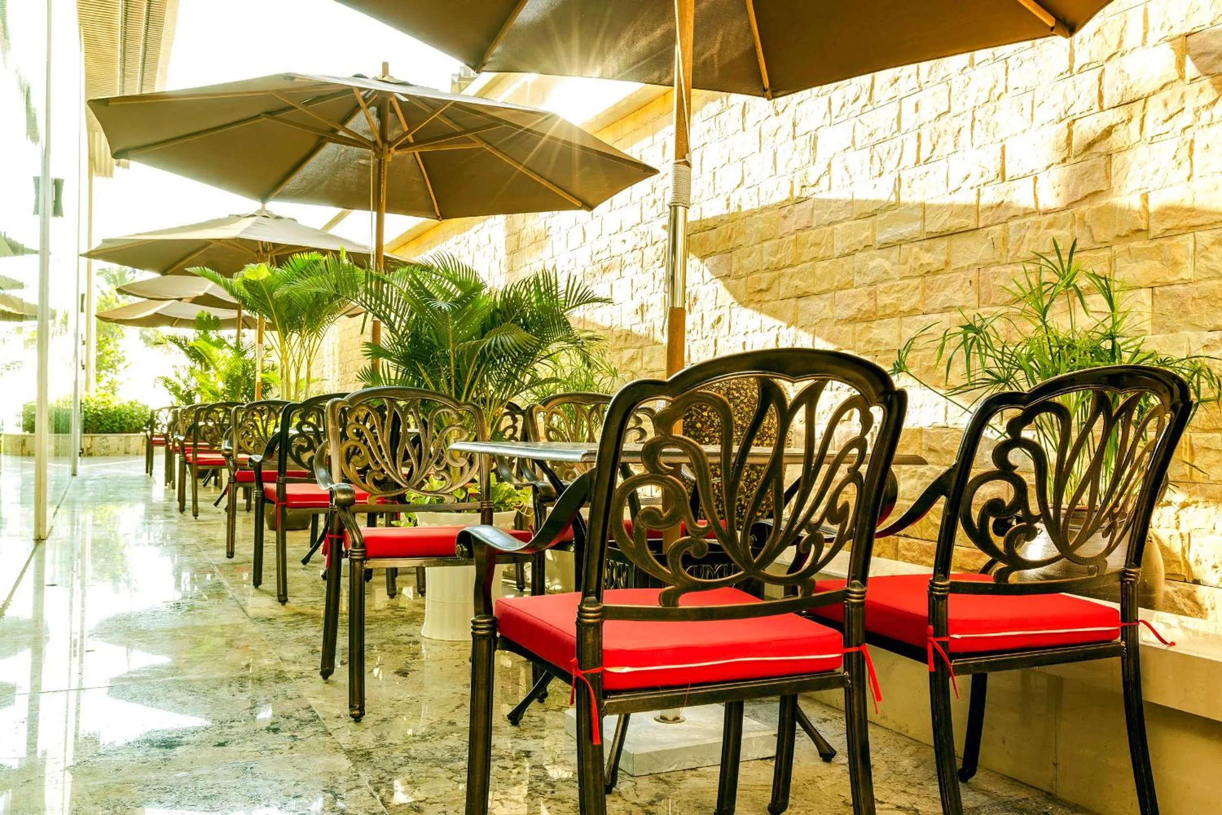 Restaurant/places to eat in Balcona Hotel Da Nang