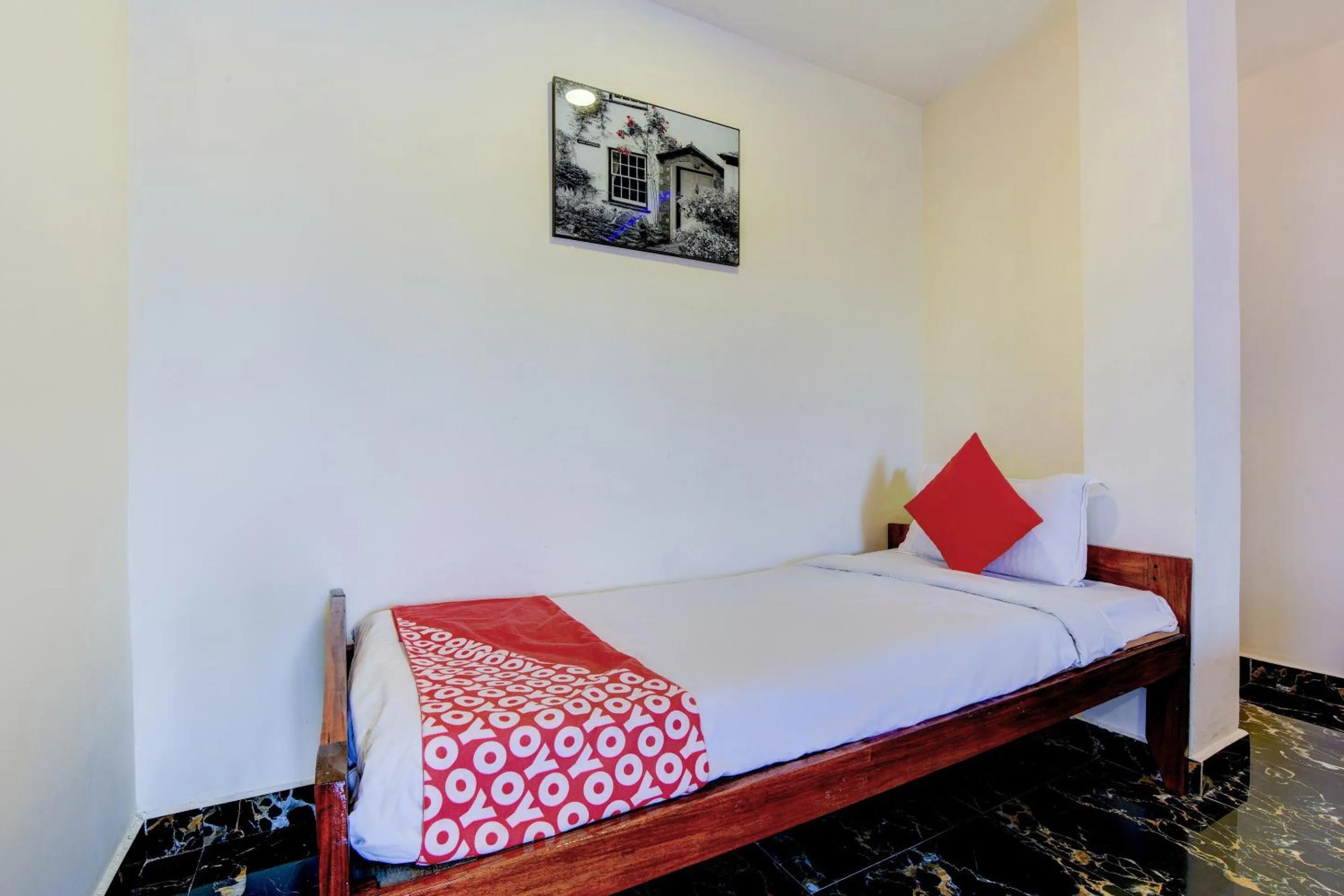 Bedroom, Bed in Hotel O P S Grand