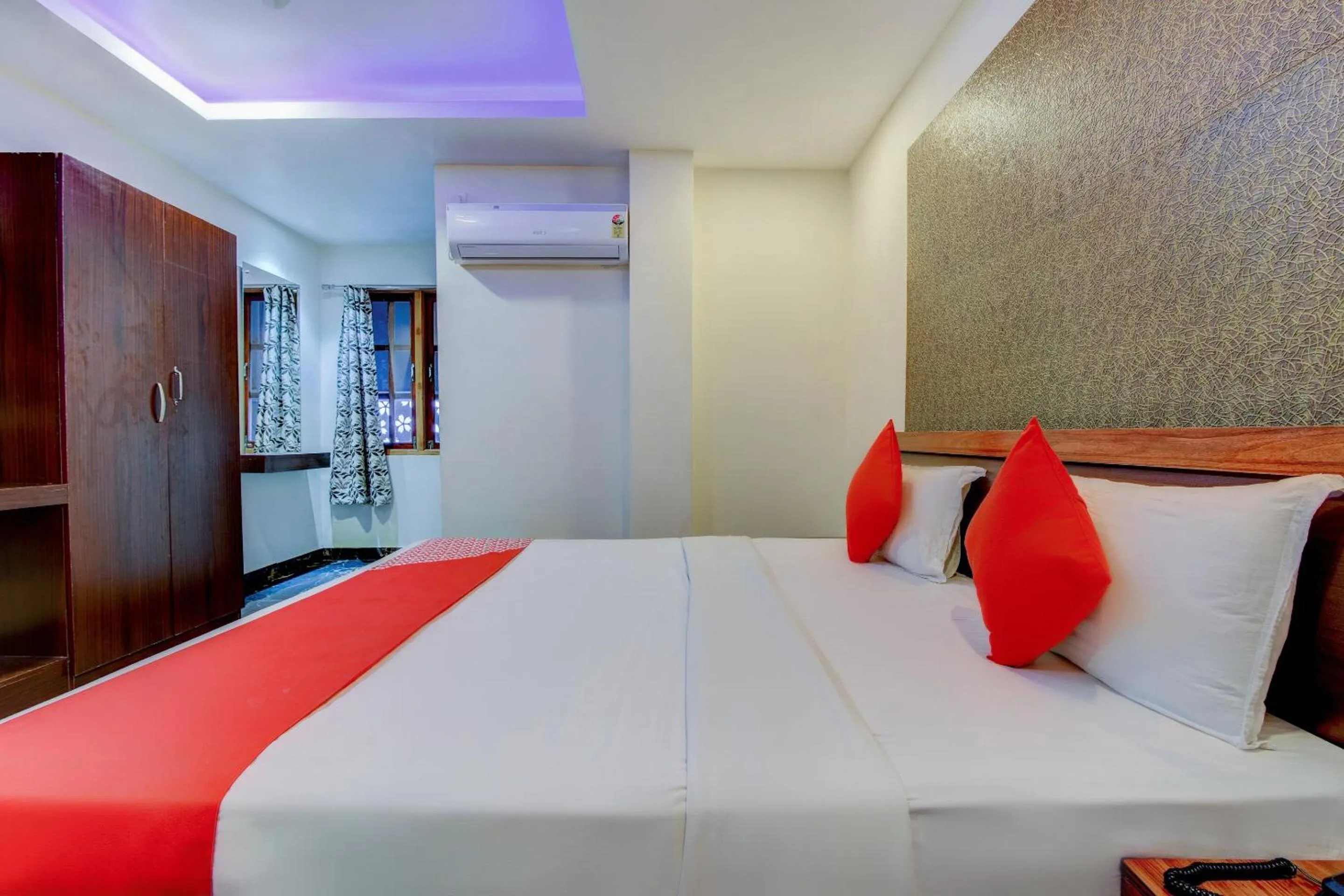 Bedroom, Bed in Hotel O P S Grand