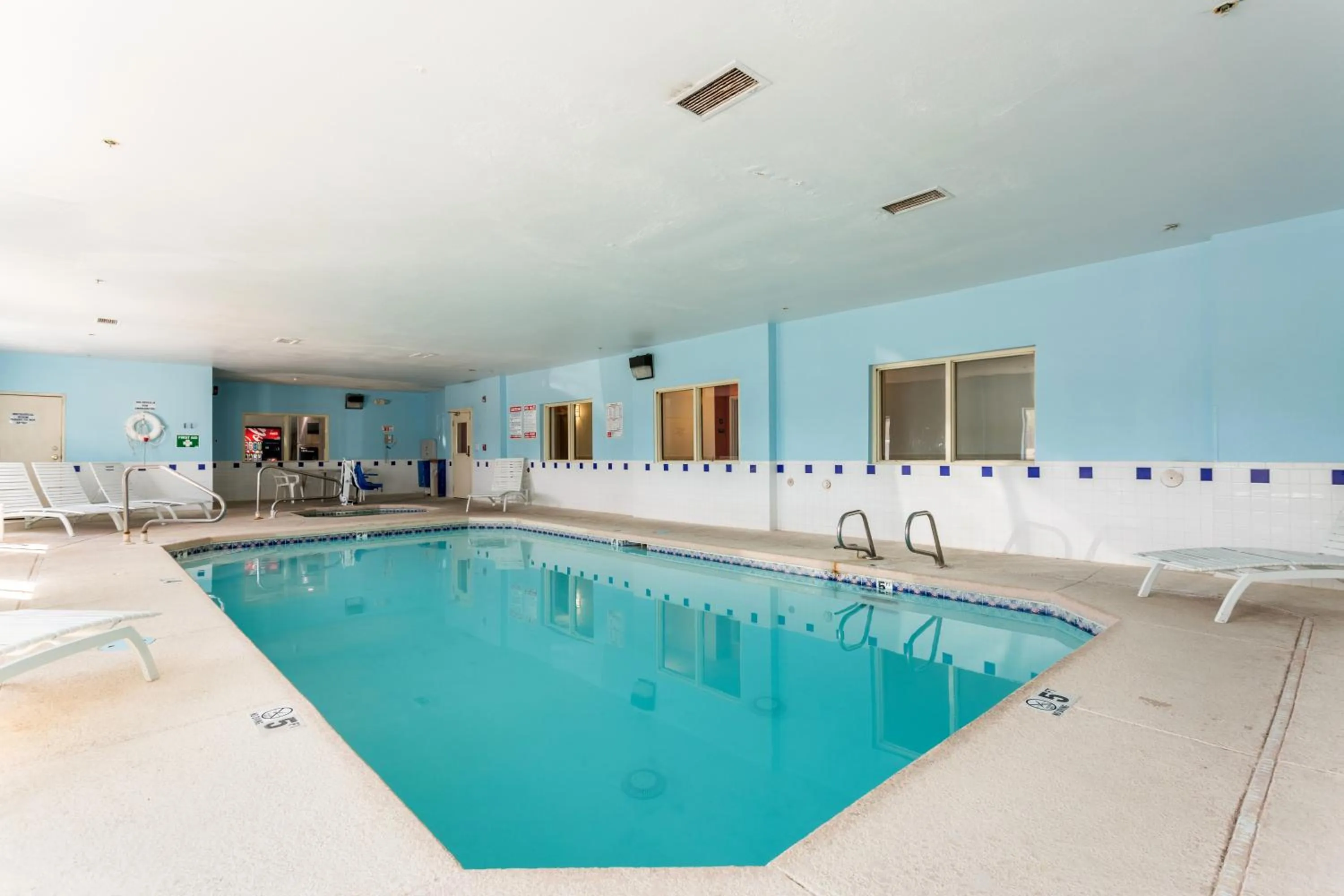 Swimming pool in Motel 6-Roswell, NM