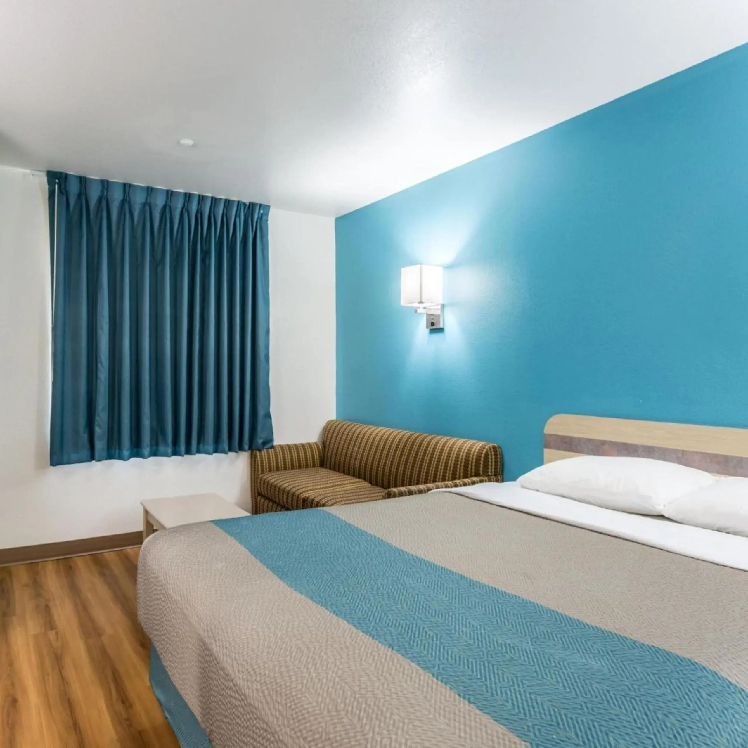 Queen Room - Disability Access - Smoking in Motel 6-Roswell, NM Queen Room - Disability Access - Smoking in Motel 6-Roswell, NM