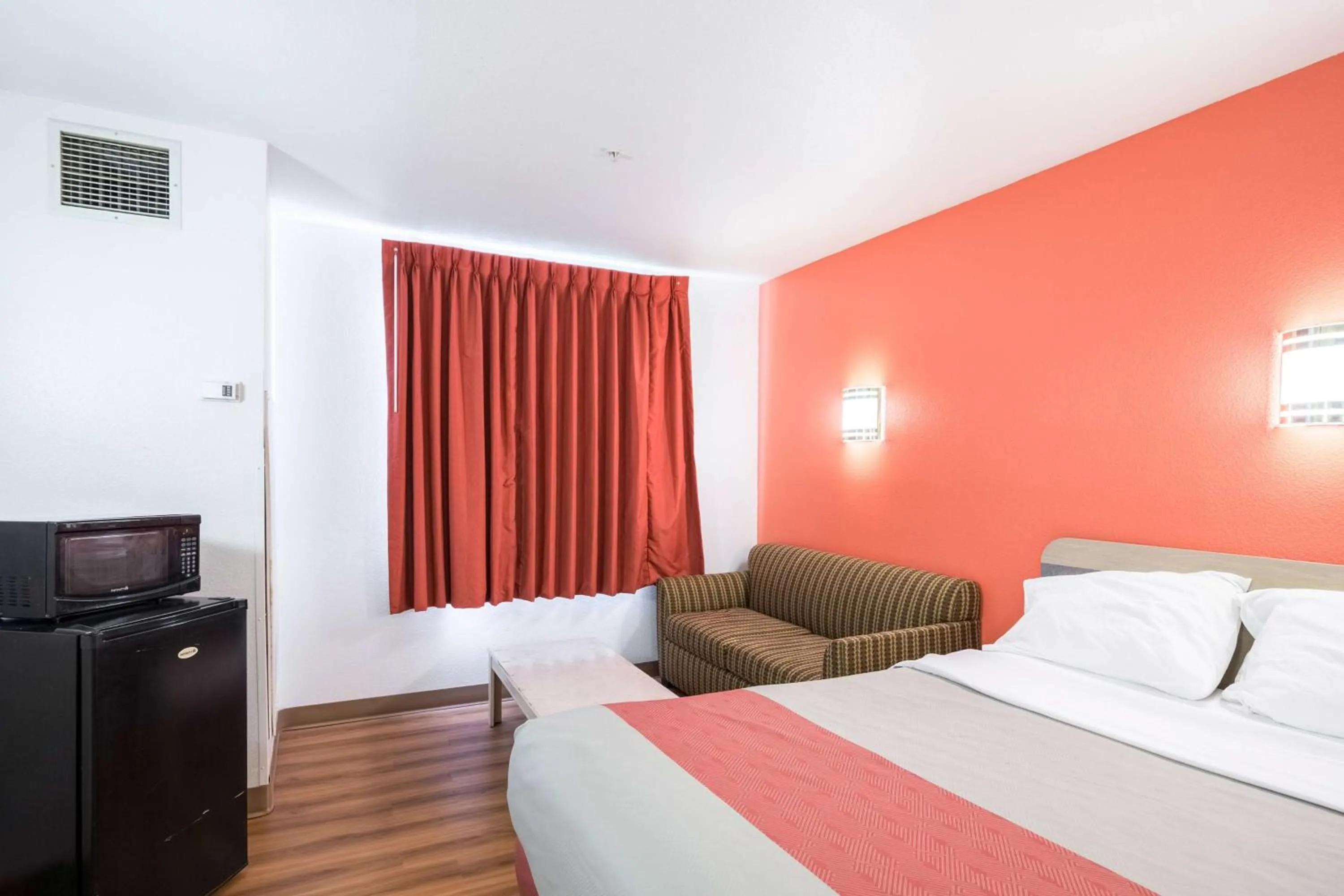 Photo of the whole room in Motel 6-Ruidoso, NM