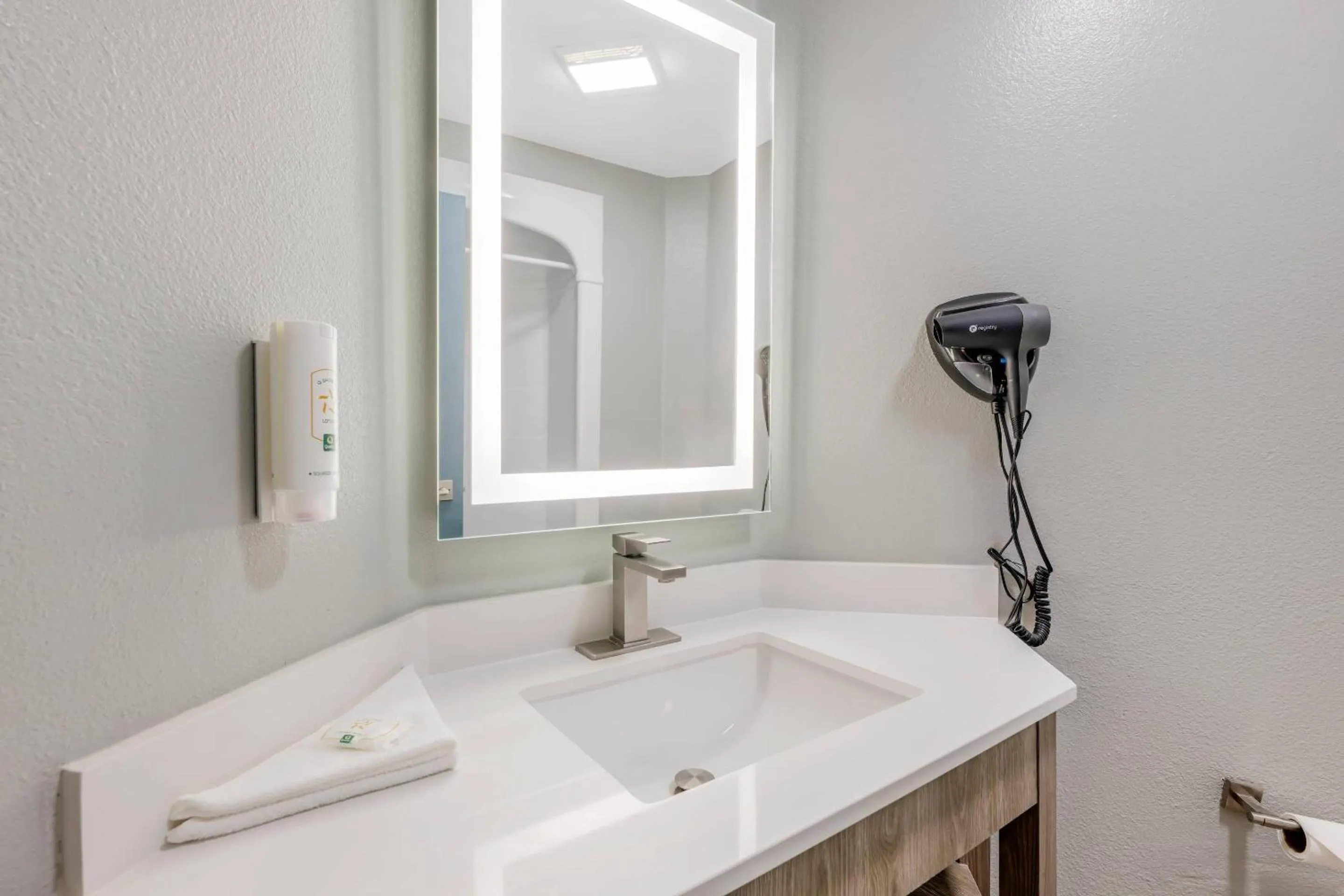 Bedroom in Quality Inn