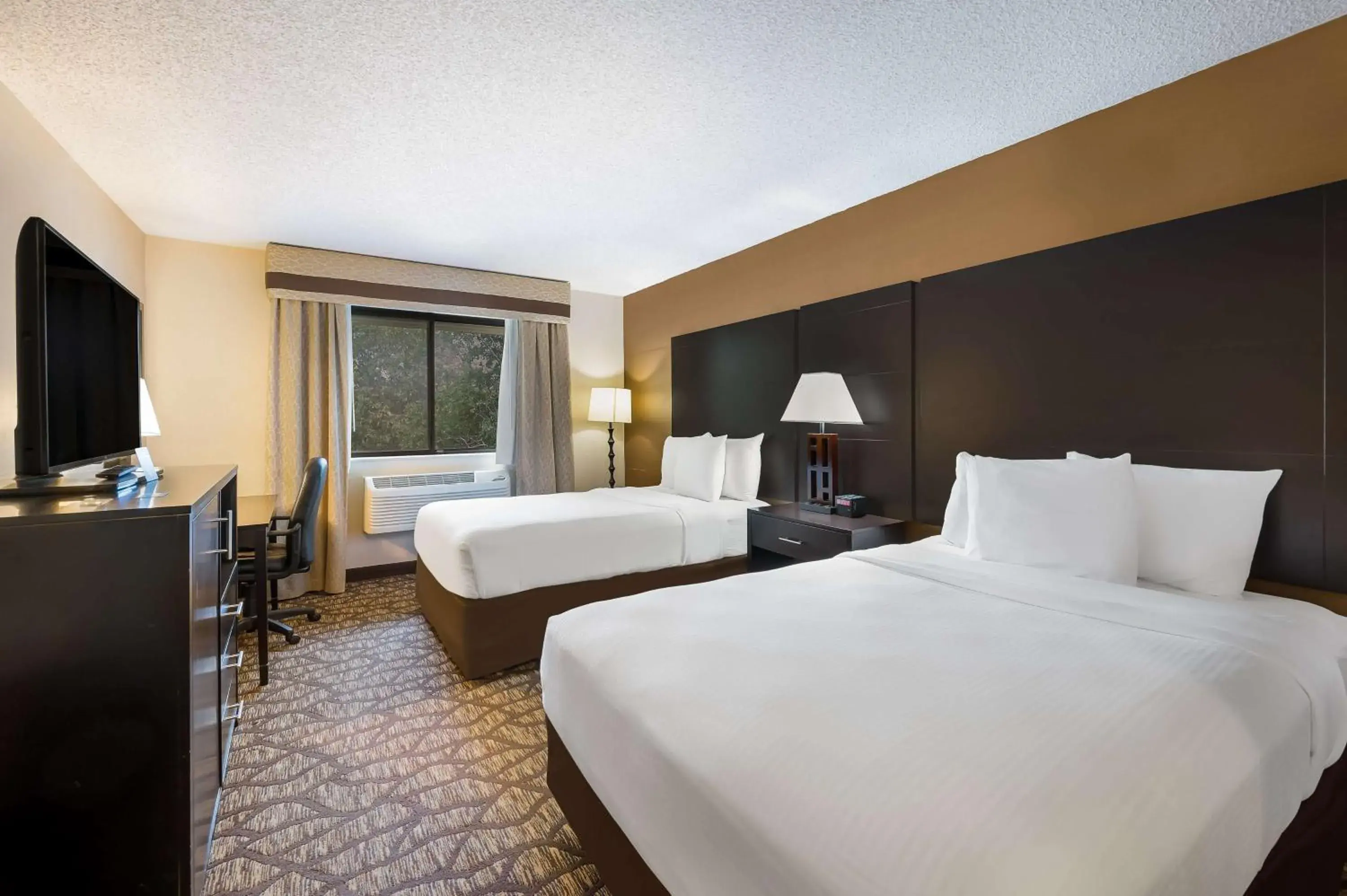 Double Room with Two Double Beds in Best Western Detroit Livonia Double Room with Two Double Beds in Best Western Detroit Livonia