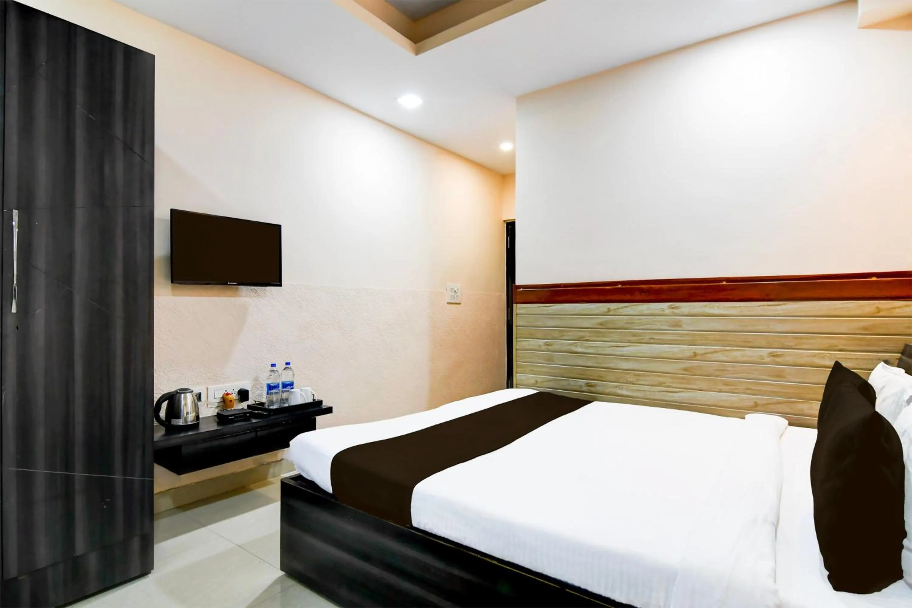 Bedroom, Bed in Super Collection O Behala