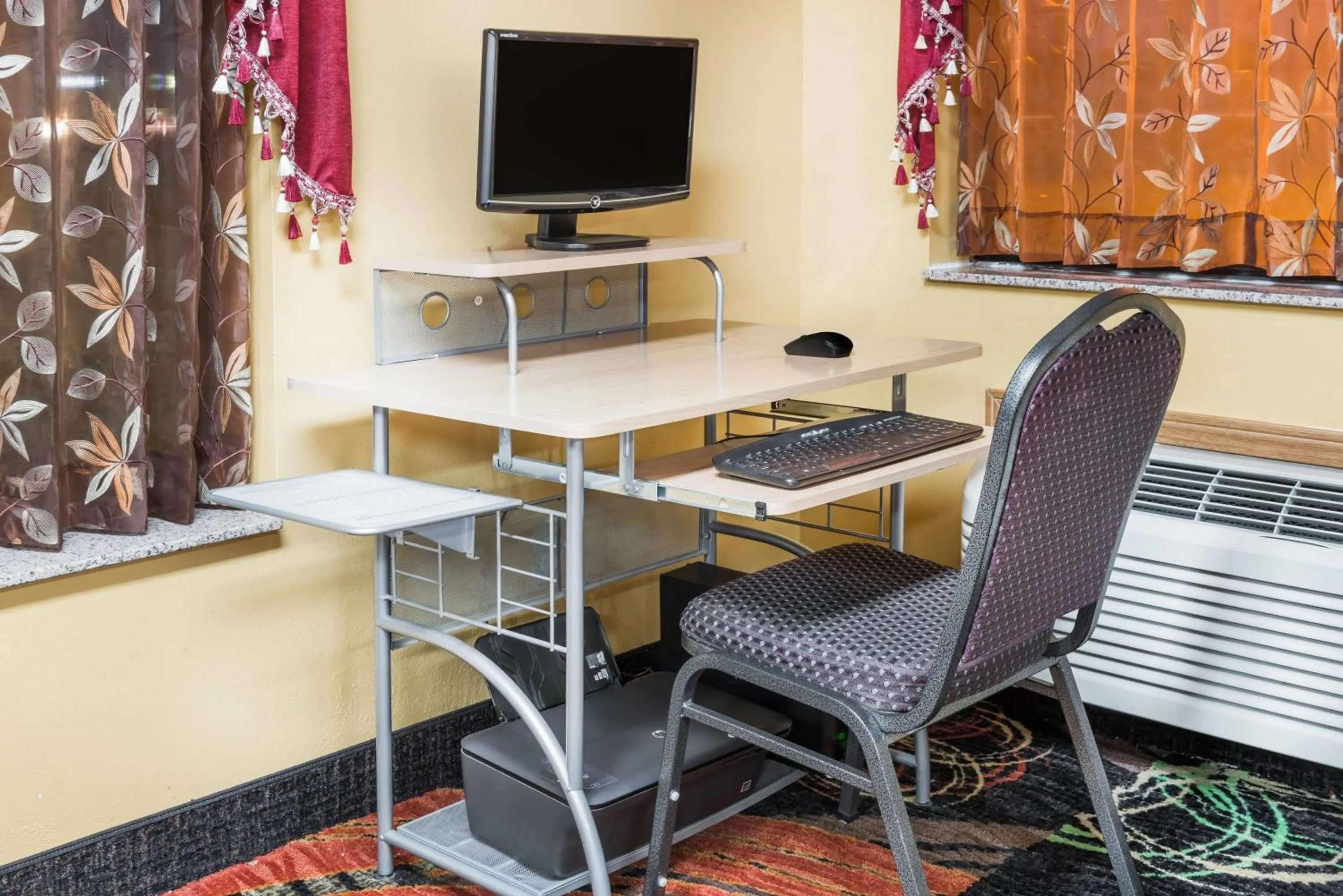 Business facilities in Super 8 by Wyndham Paris IL