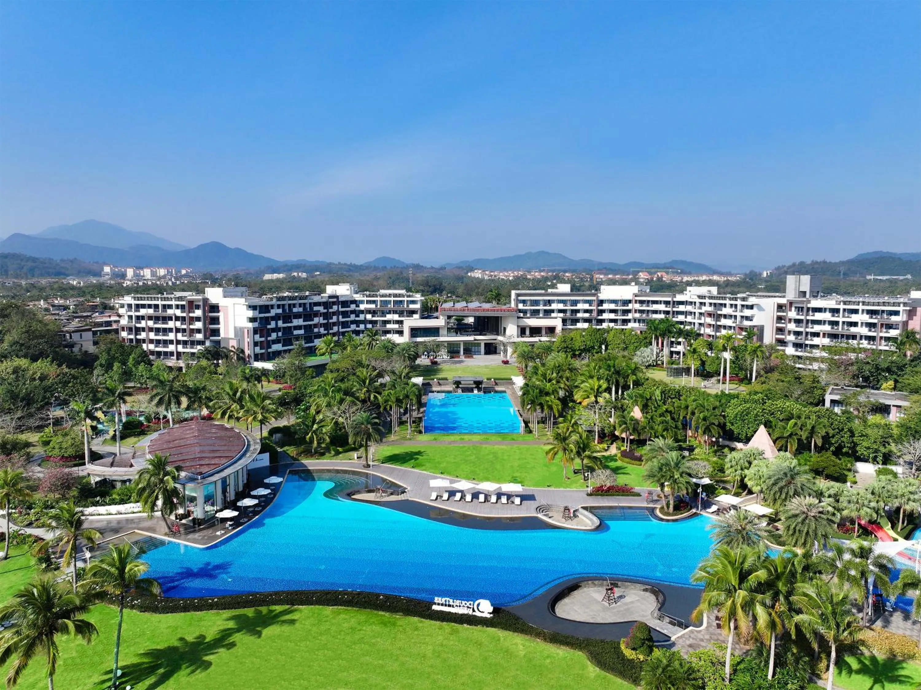 Property building in Doubletree Resort By Hilton Hainan - Xinglong Lakeside
