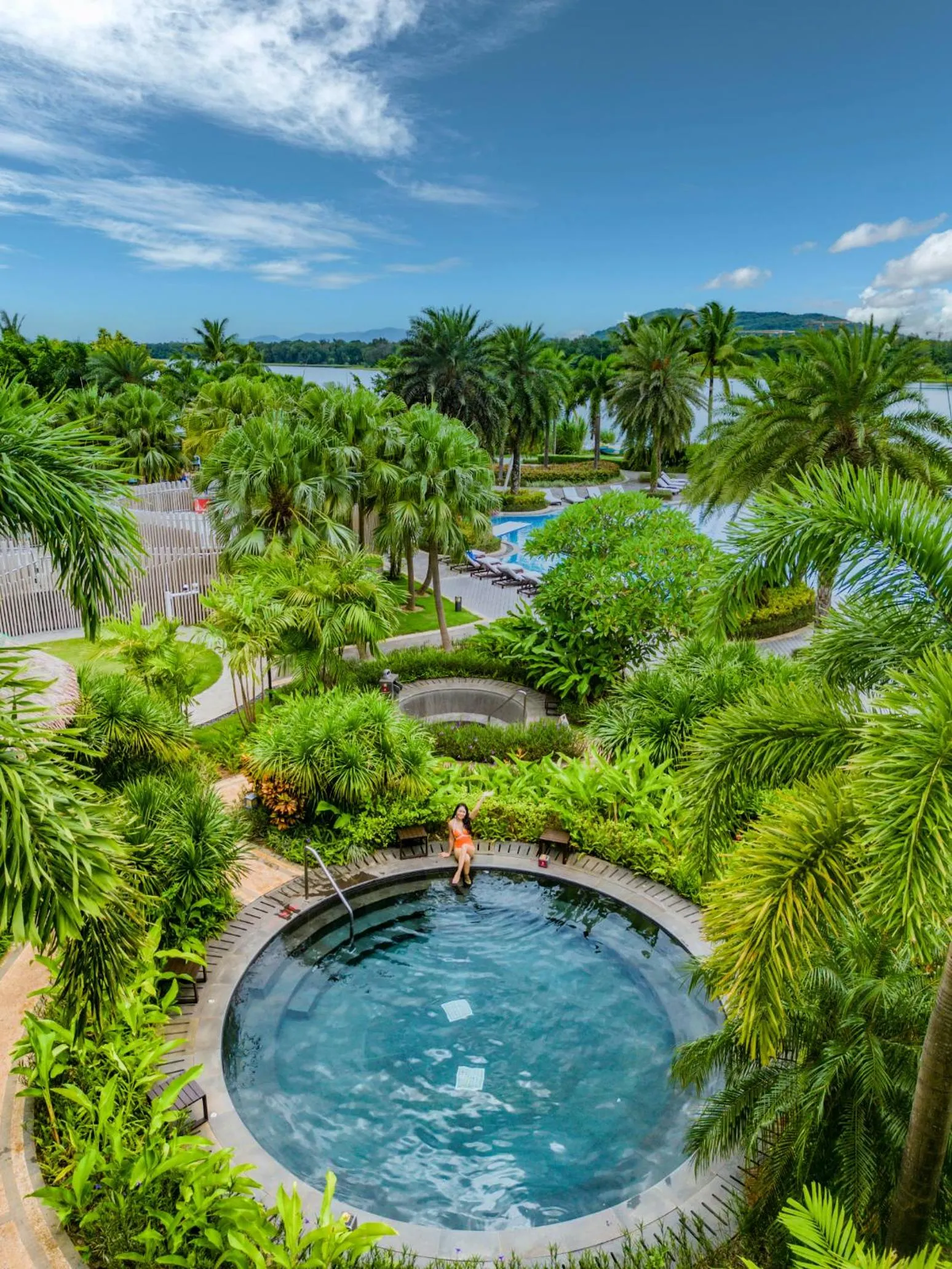 Property building in Doubletree Resort By Hilton Hainan - Xinglong Lakeside