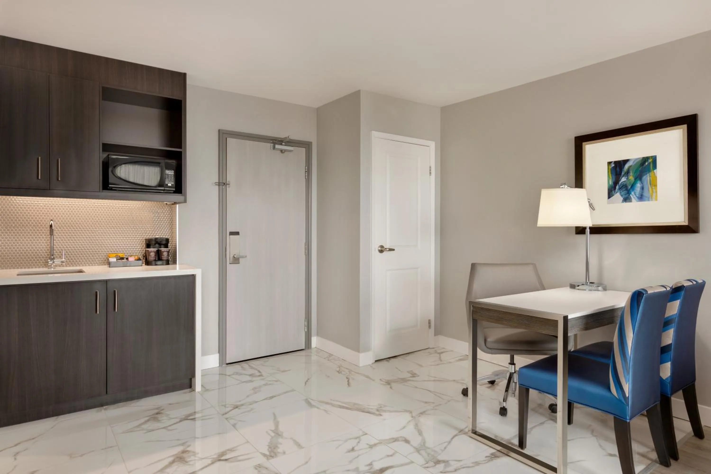 Coffee/tea facilities in Embassy Suites By Hilton Montreal Airport