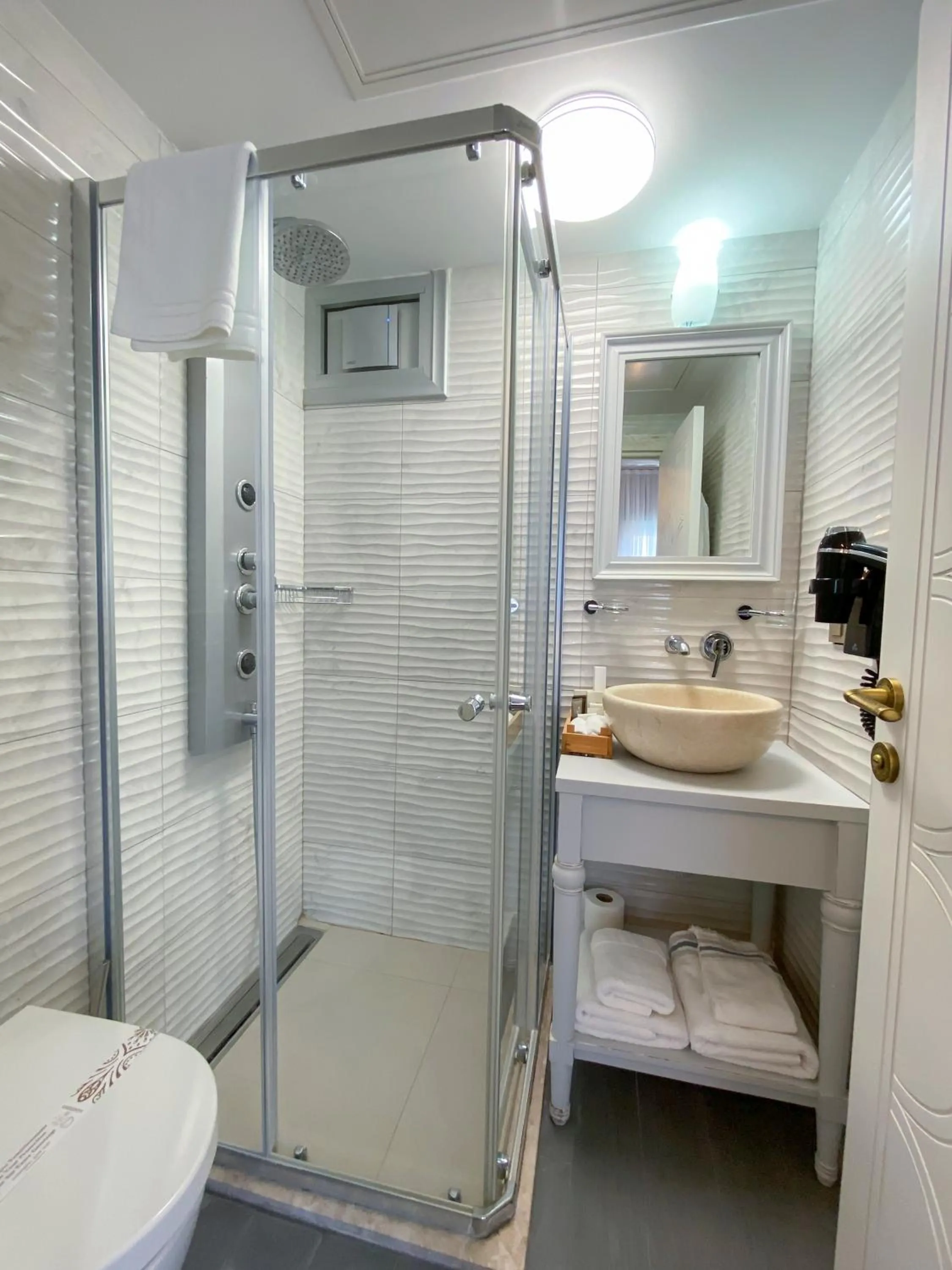 Bathroom in PROVENCE MANSİON ALAÇATI