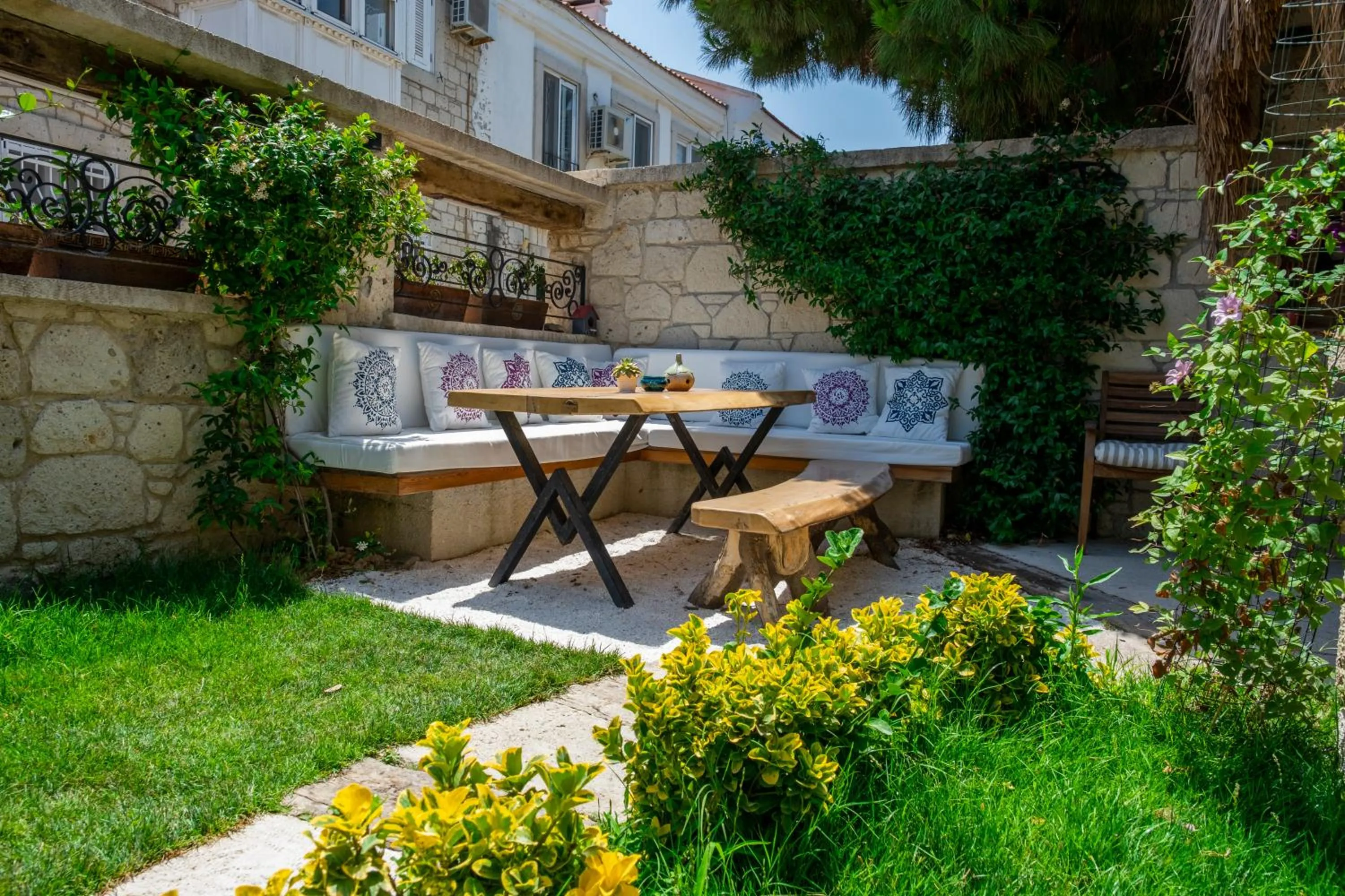 Garden in PROVENCE MANSİON ALAÇATI