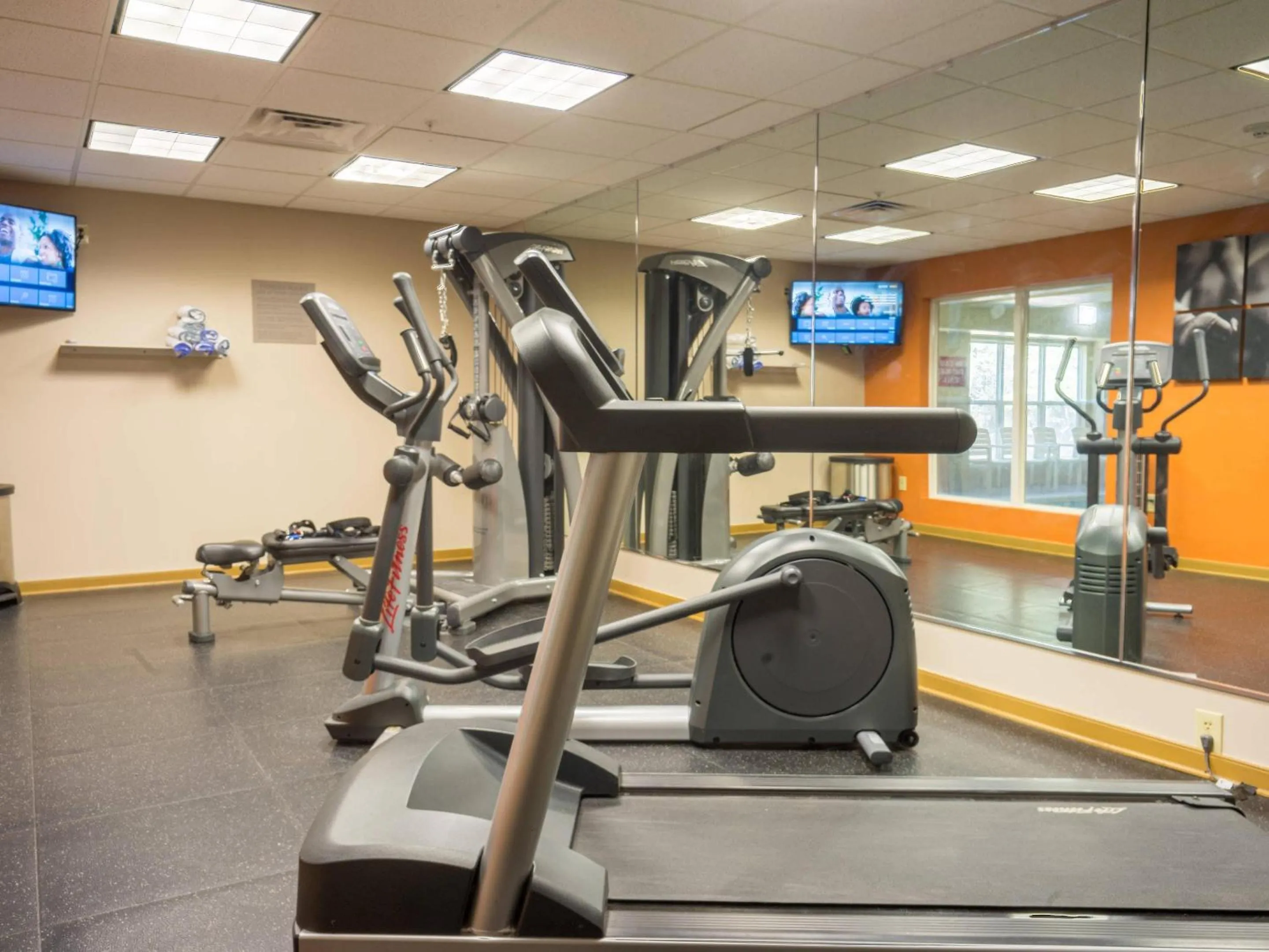 Fitness centre/facilities in Country Inn & Suites by Radisson, Doswell Kings Dominion , VA