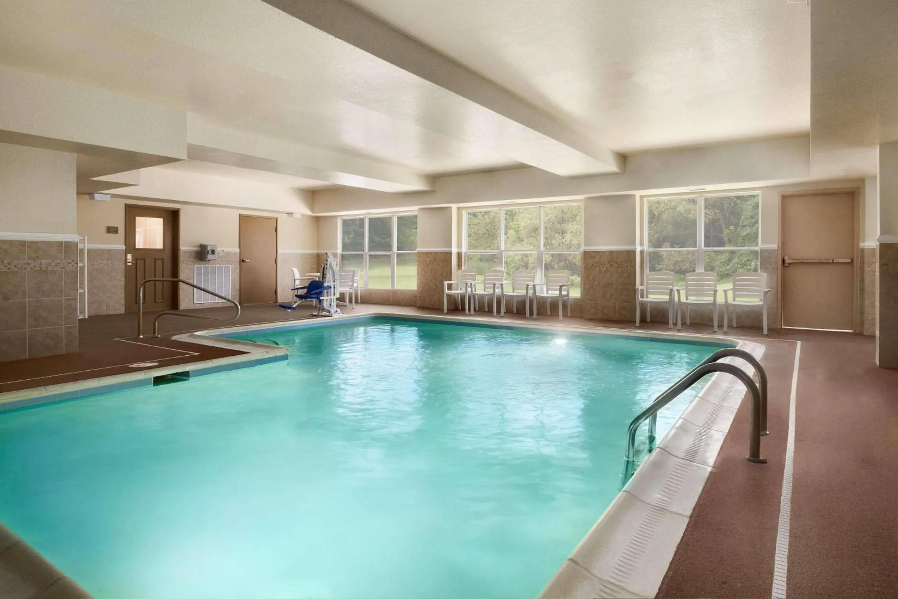 Swimming pool in Country Inn & Suites by Radisson, Doswell Kings Dominion , VA