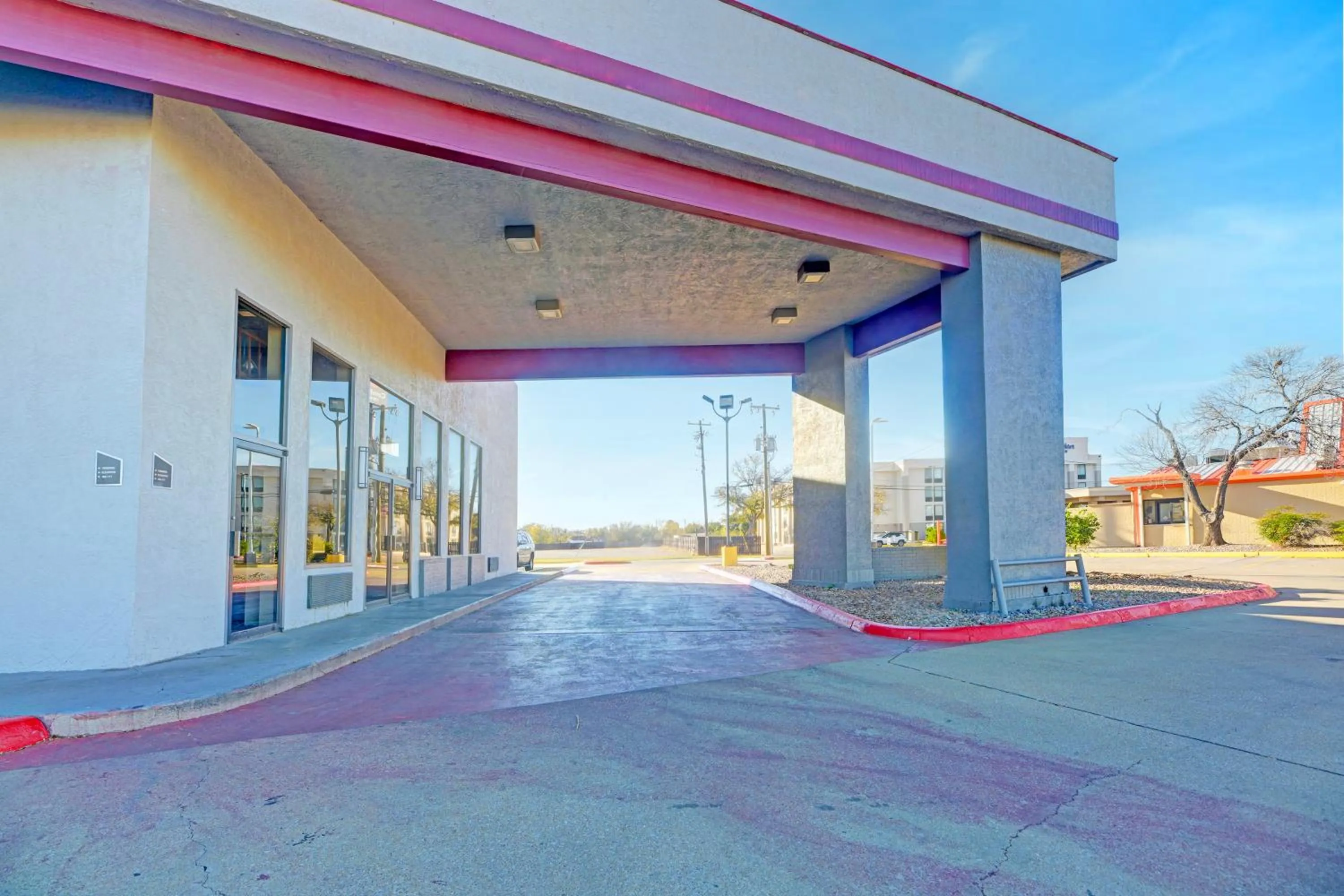 Facade/entrance in Travelers inn by OYO Wichita Falls