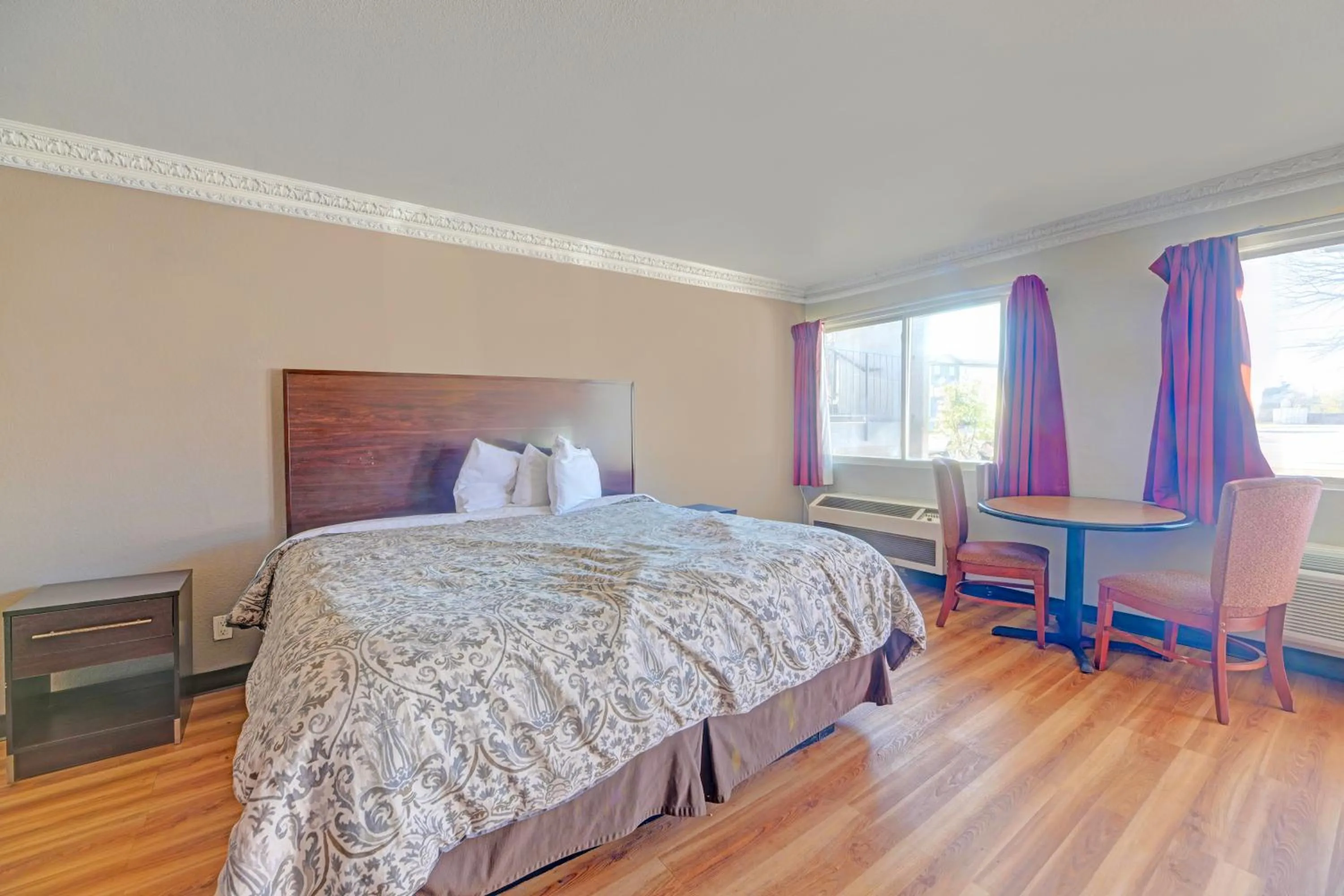 Bedroom, Bed in Travelers inn by OYO Wichita Falls