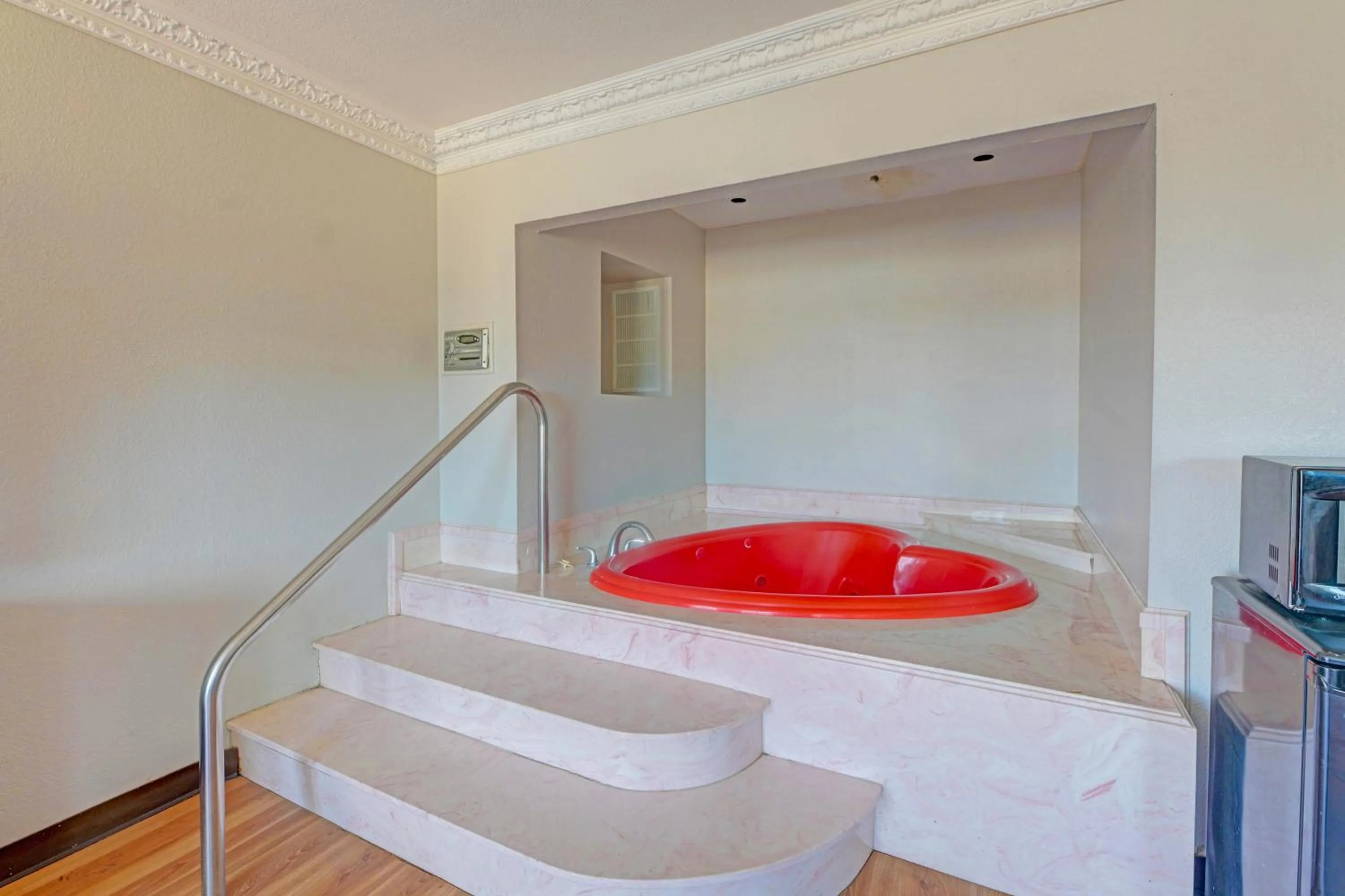 Hot Tub in Travelers inn by OYO Wichita Falls