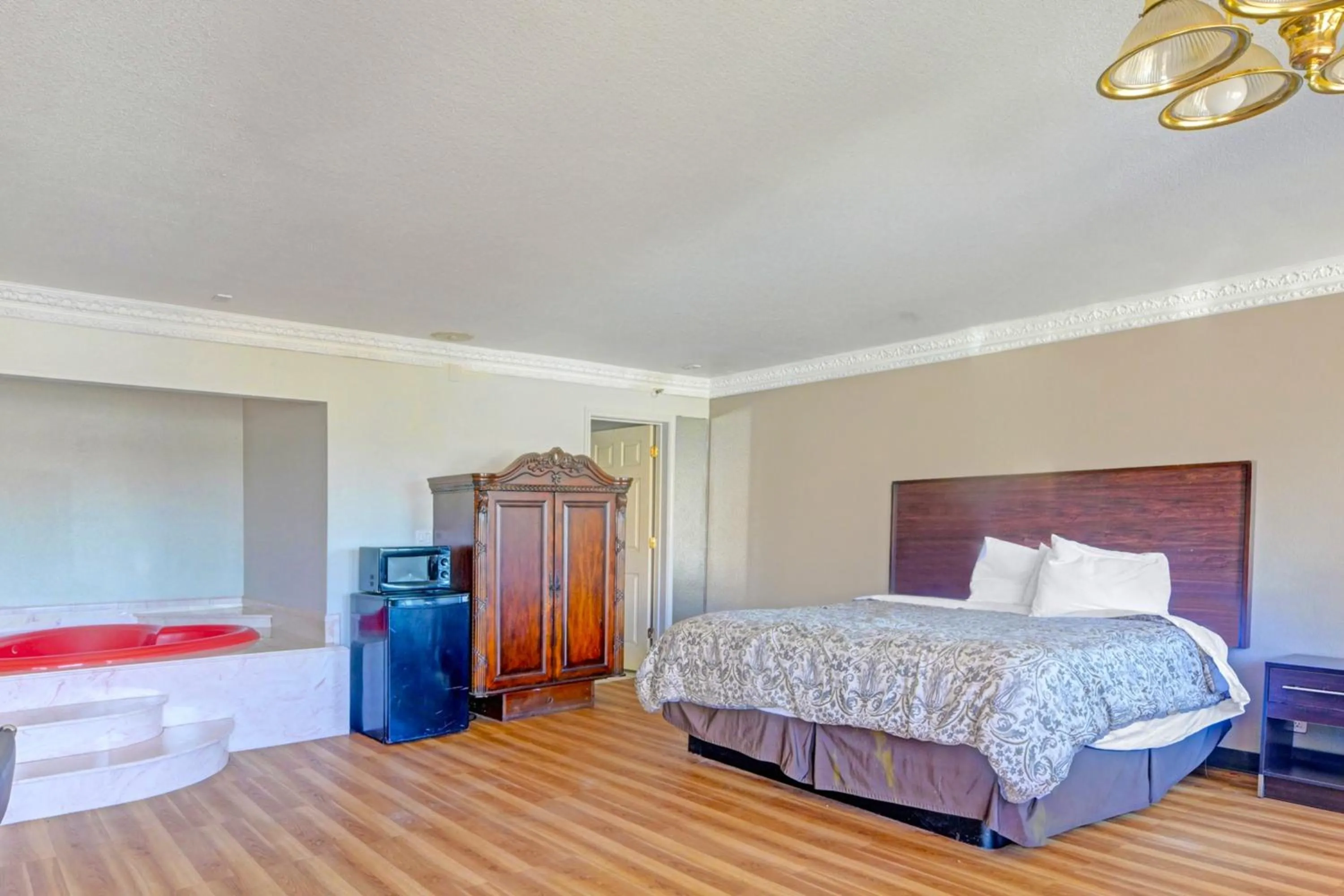 Bedroom, Bed in Travelers inn by OYO Wichita Falls