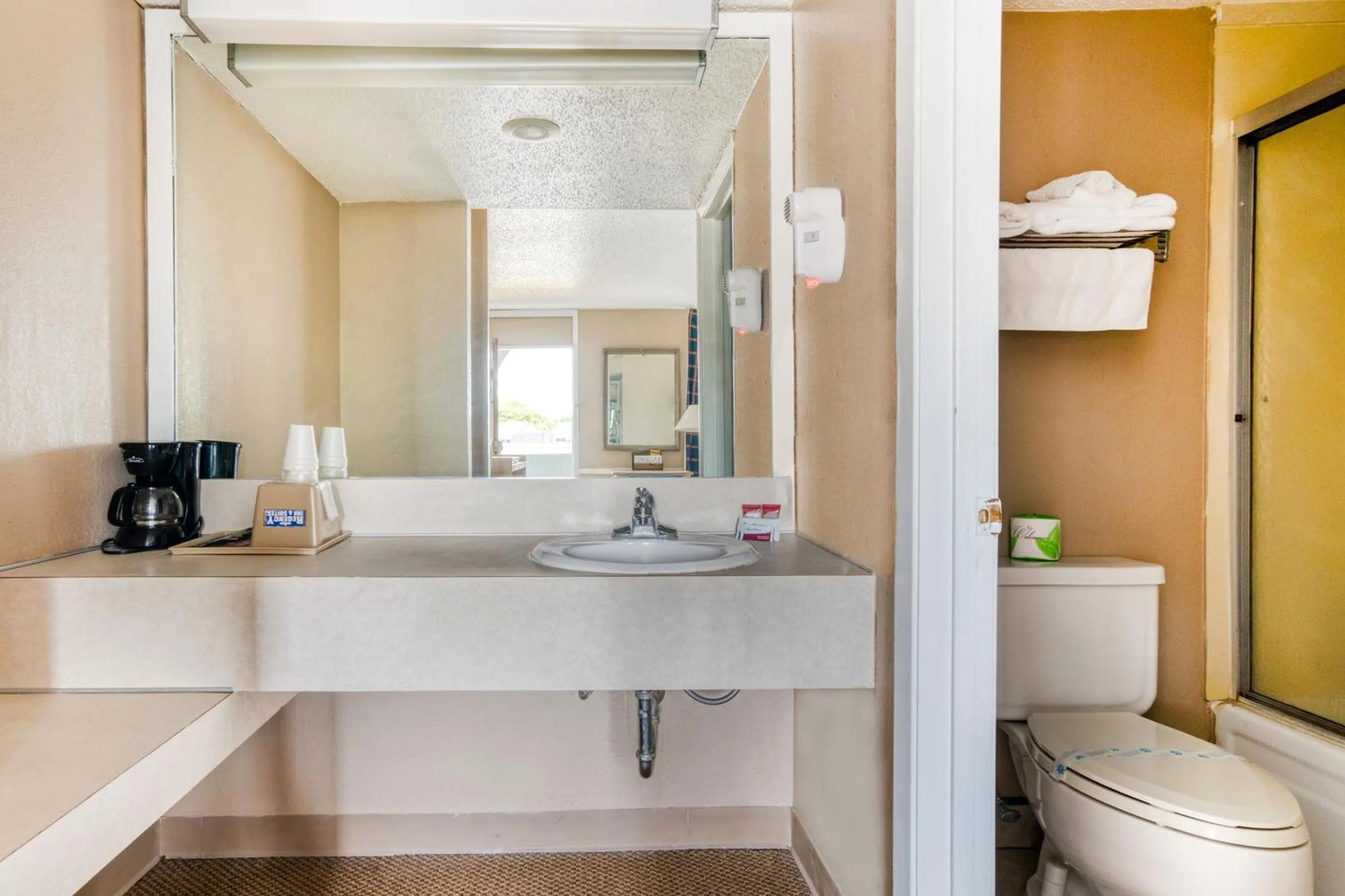 Bathroom in OYO Hotel Wichita Falls - Downtown