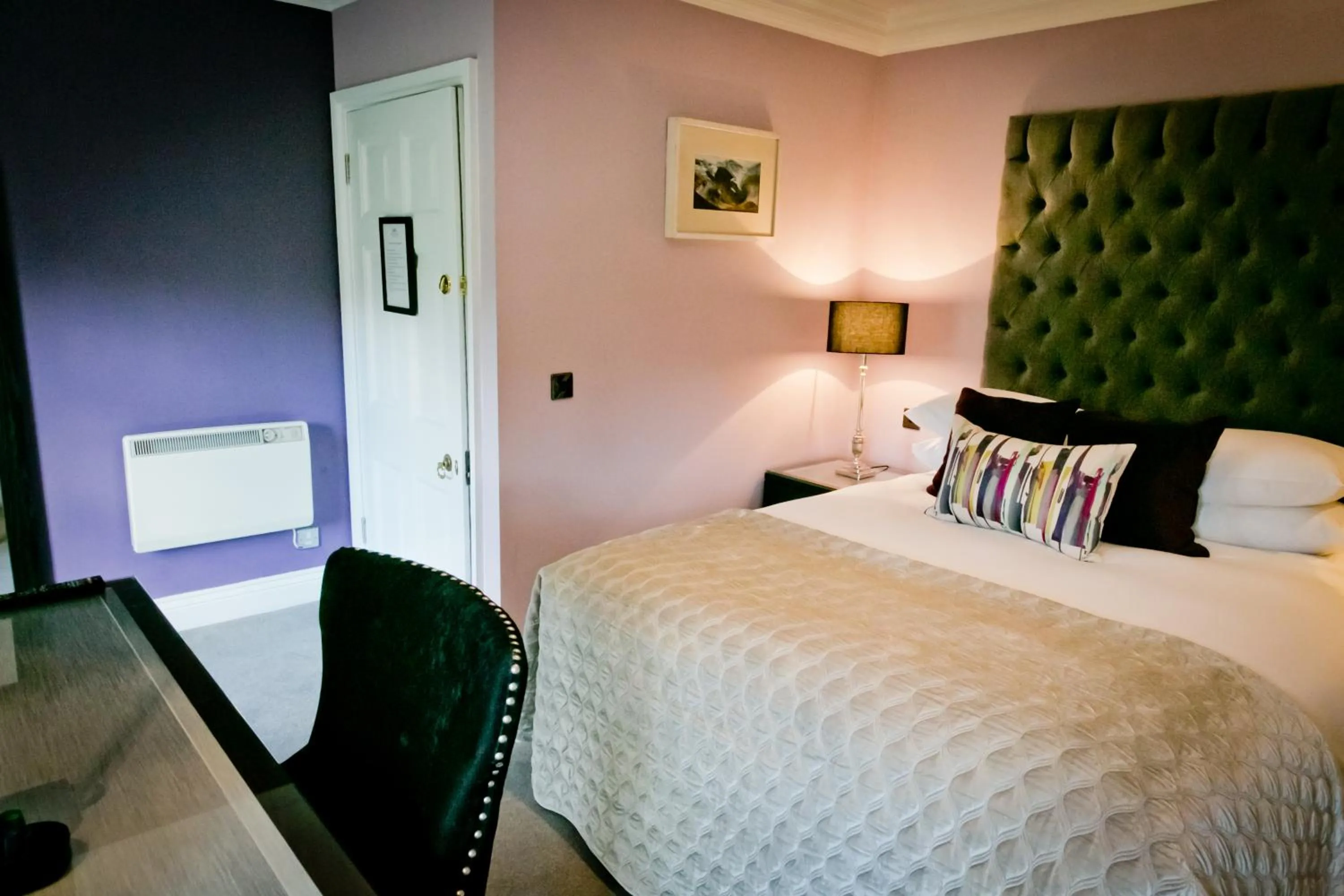 Bed in Warbrook House Heritage Hotel