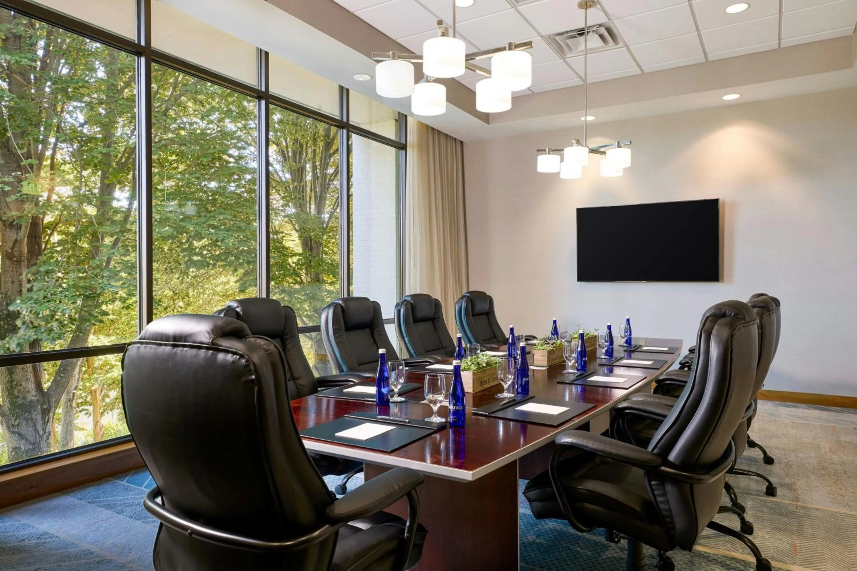 Meeting/conference room in Merriweather Lakehouse Hotel, Autograph Collection