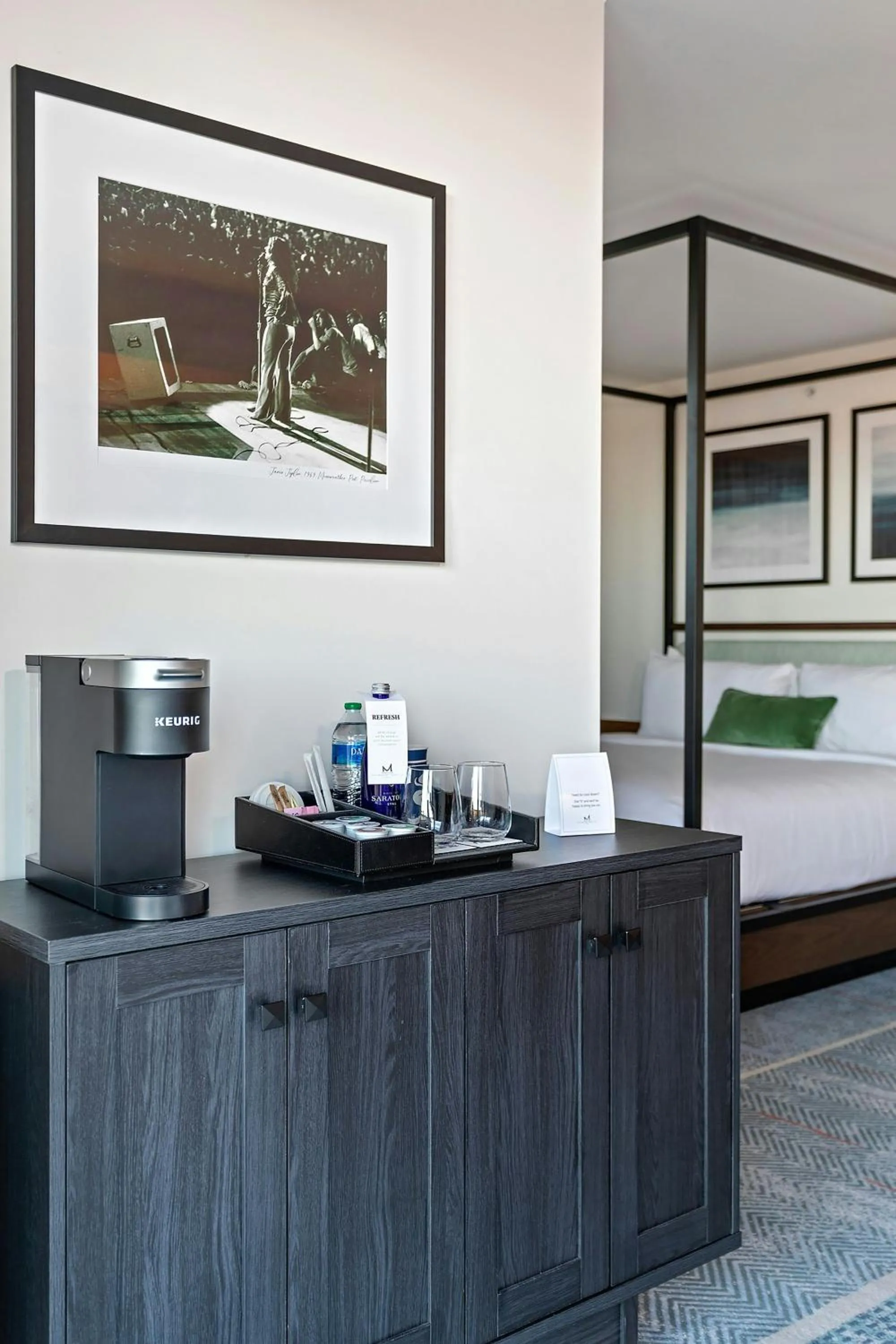 Photo of the whole room, Bed in Merriweather Lakehouse Hotel, Autograph Collection