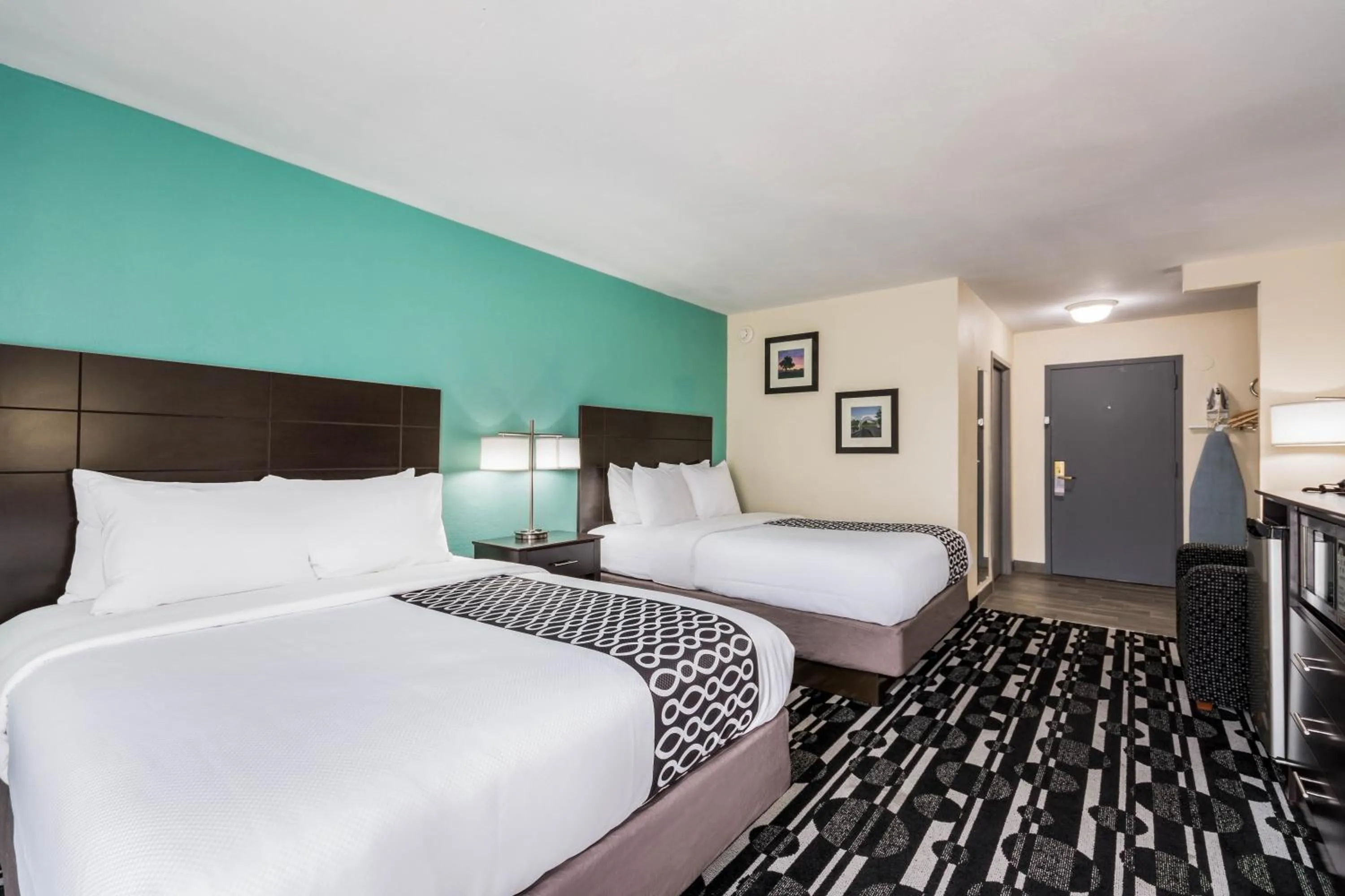 Photo of the whole room, Bed in Days Inn by Wyndham Oklahoma City Bricktown