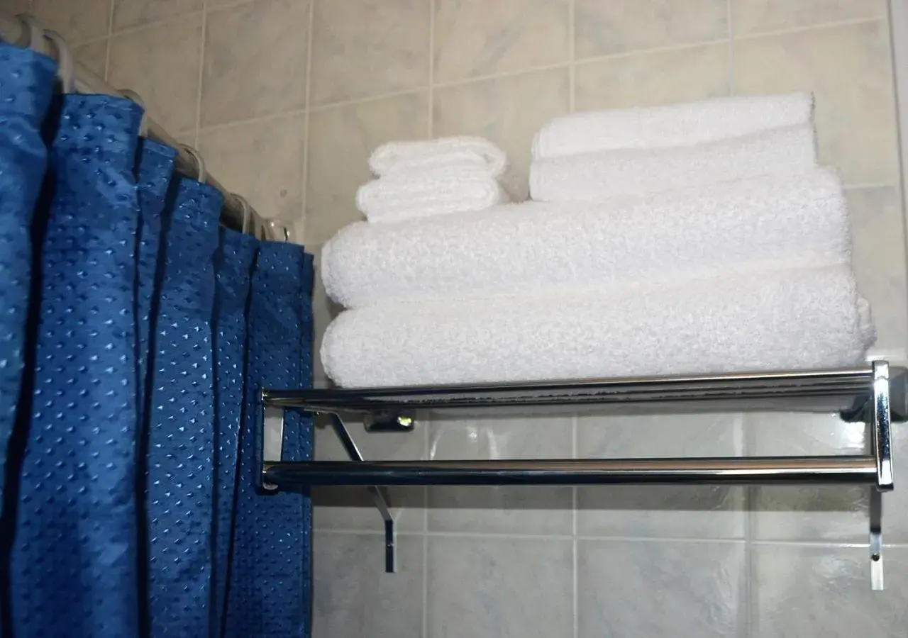 King Room in Stratford Suburban Motel King Room in Stratford Suburban Motel