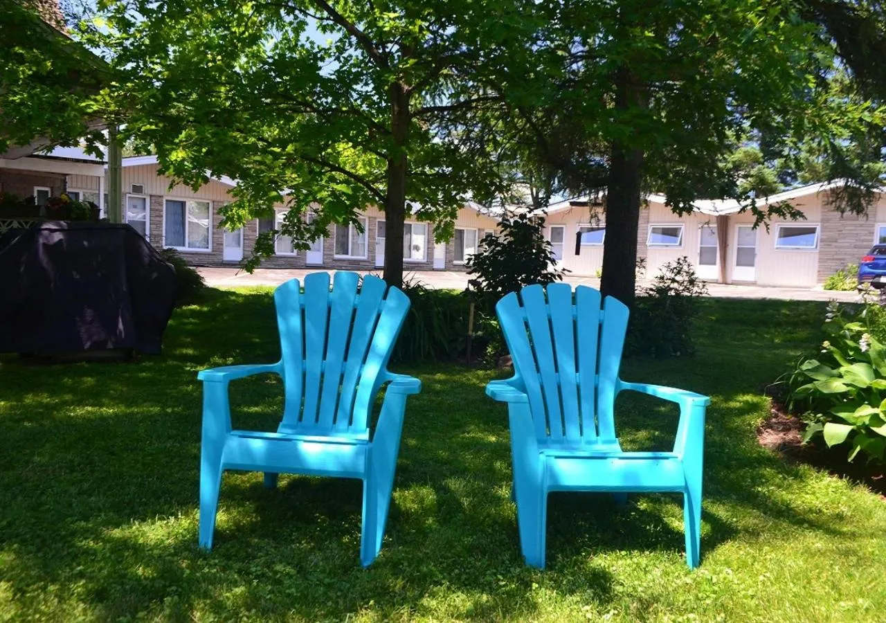 Garden in Stratford Suburban Motel