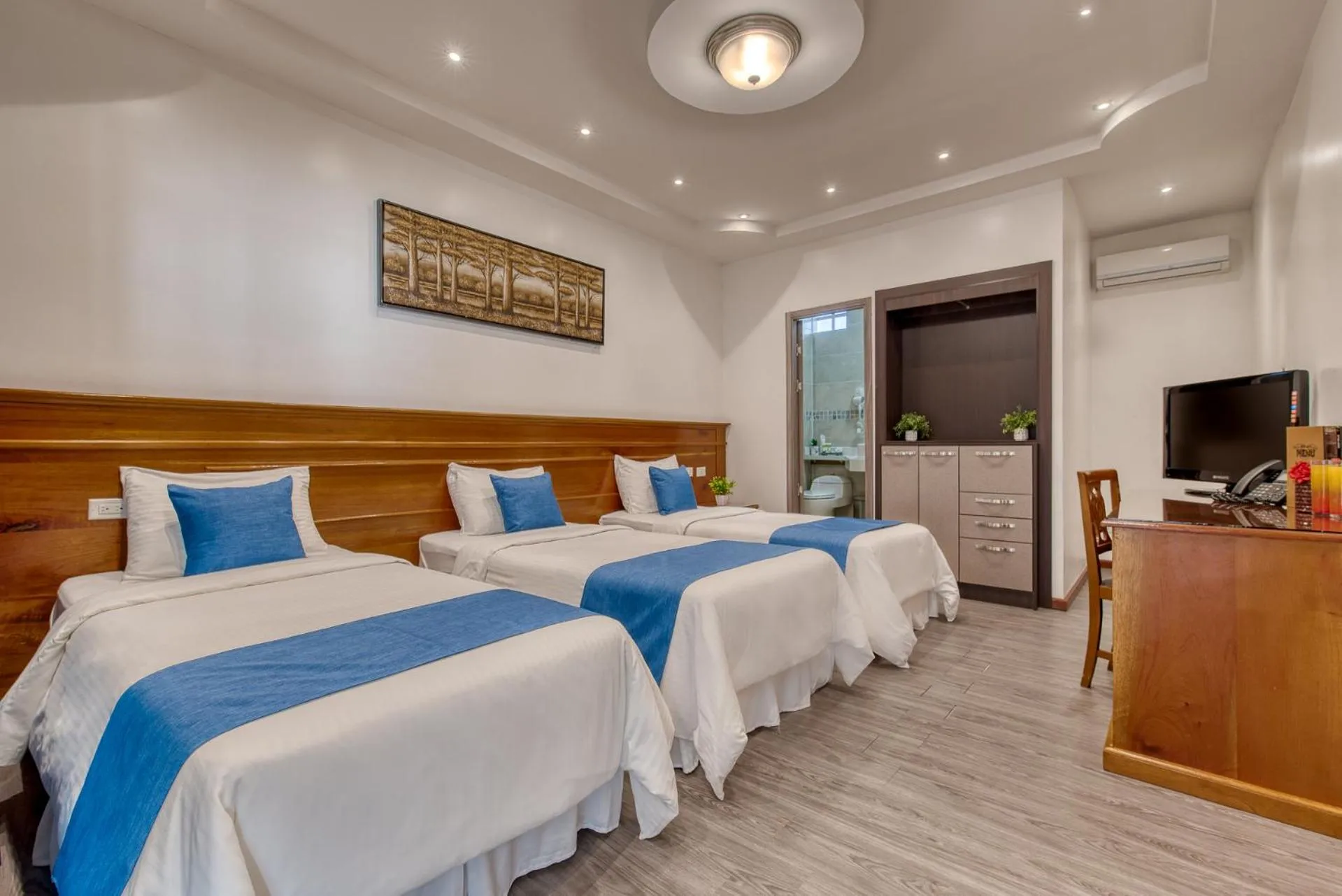 Bedroom, Bed in Swans Cay Hotel
