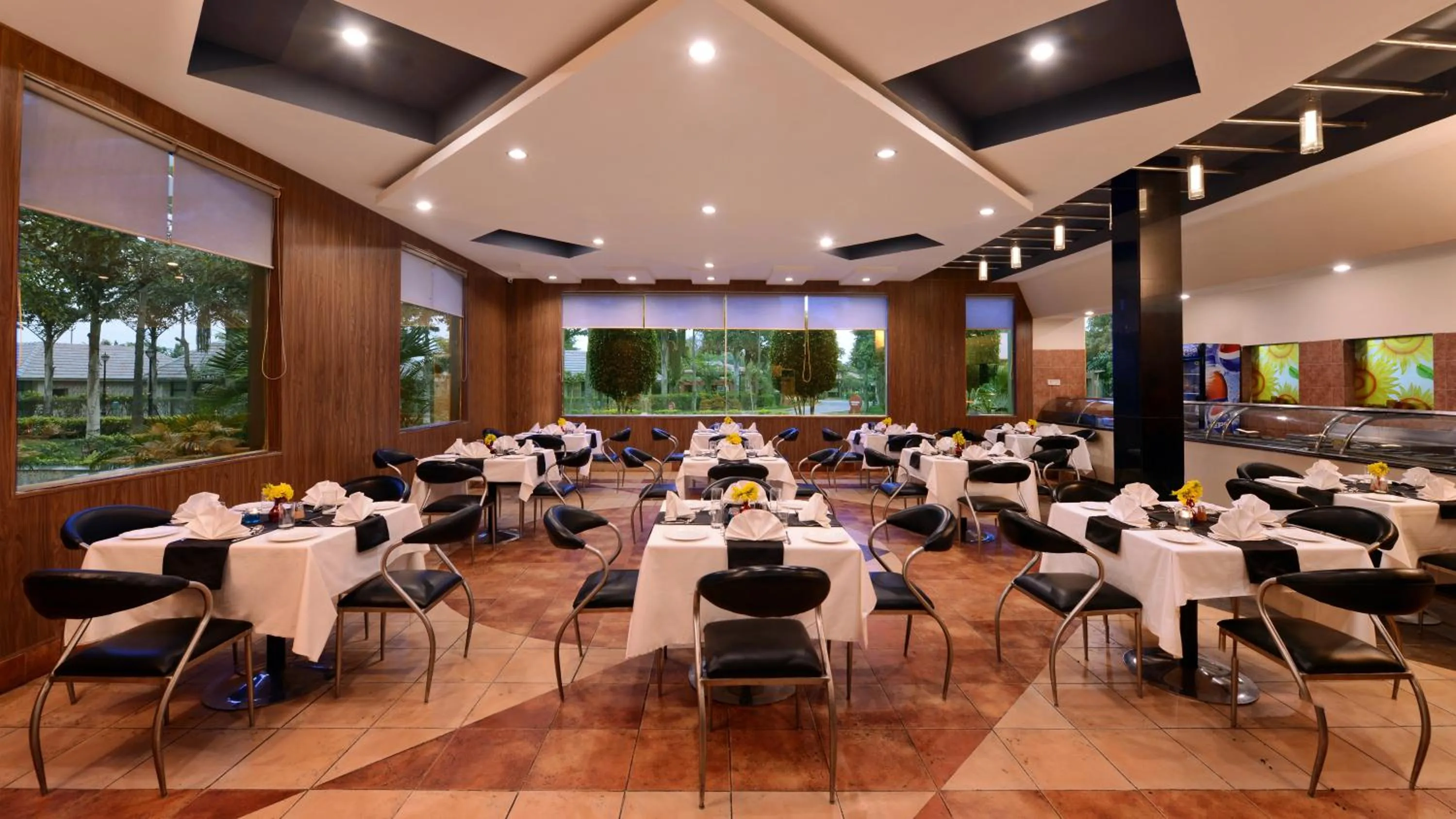Restaurant/places to eat in Shri Radha Brij Vasundhara Resort & Spa