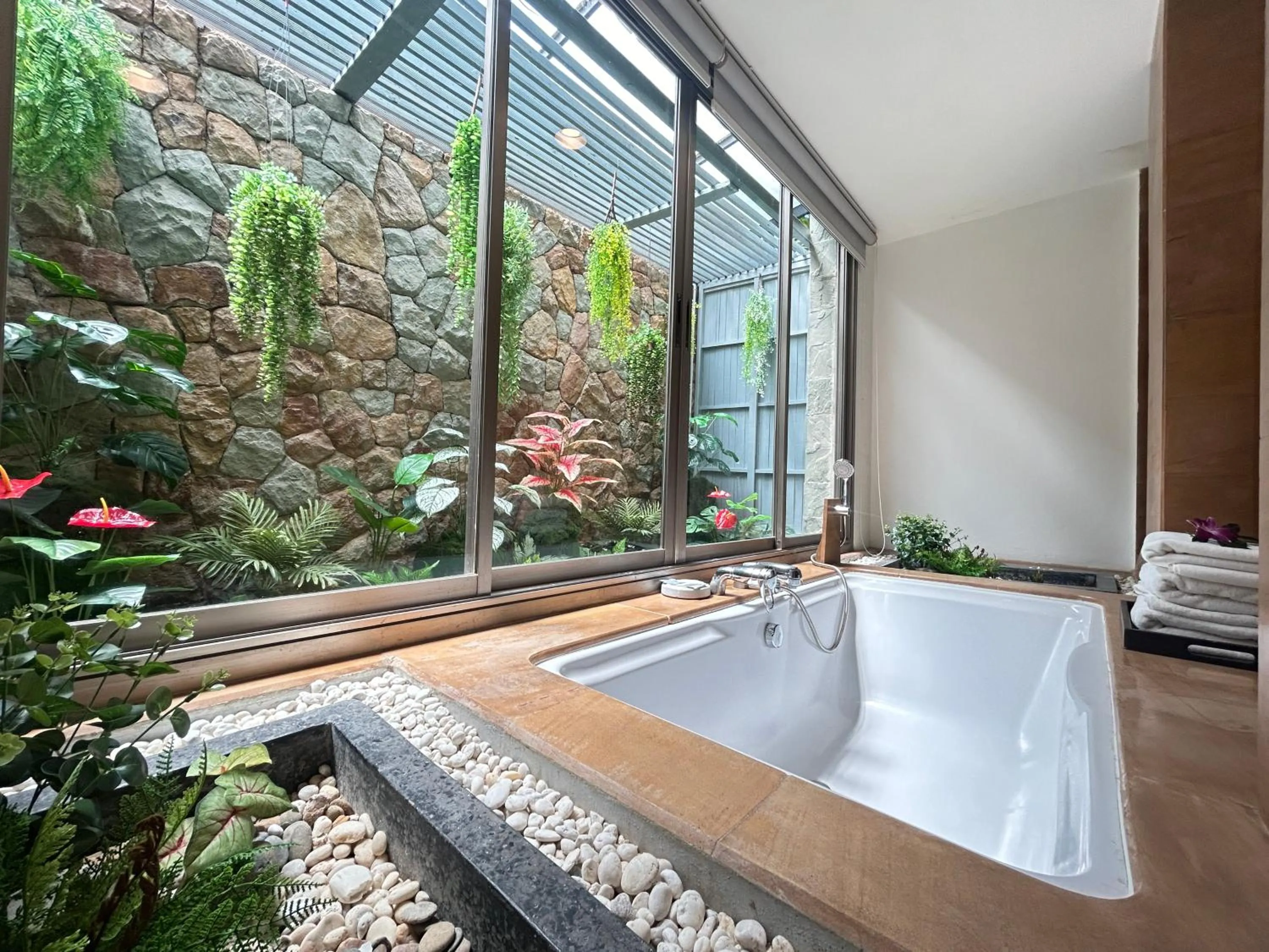 Bath in Nakamanda Resort and Spa