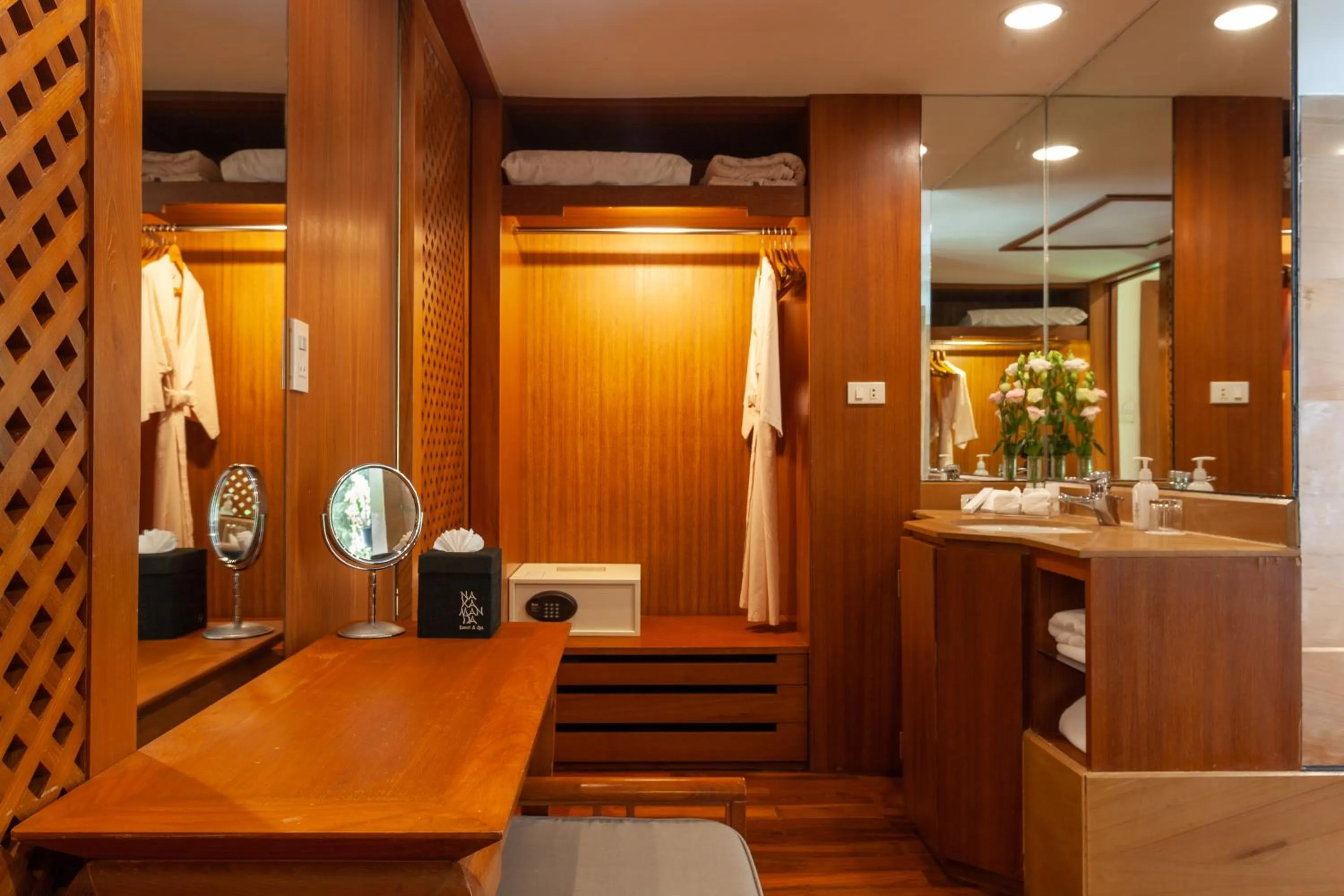 wardrobe in Nakamanda Resort and Spa